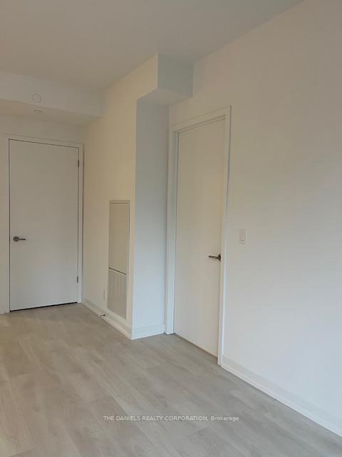 2 Bedrooms Condo at 8 Beverley Glen, Vaughan For sale