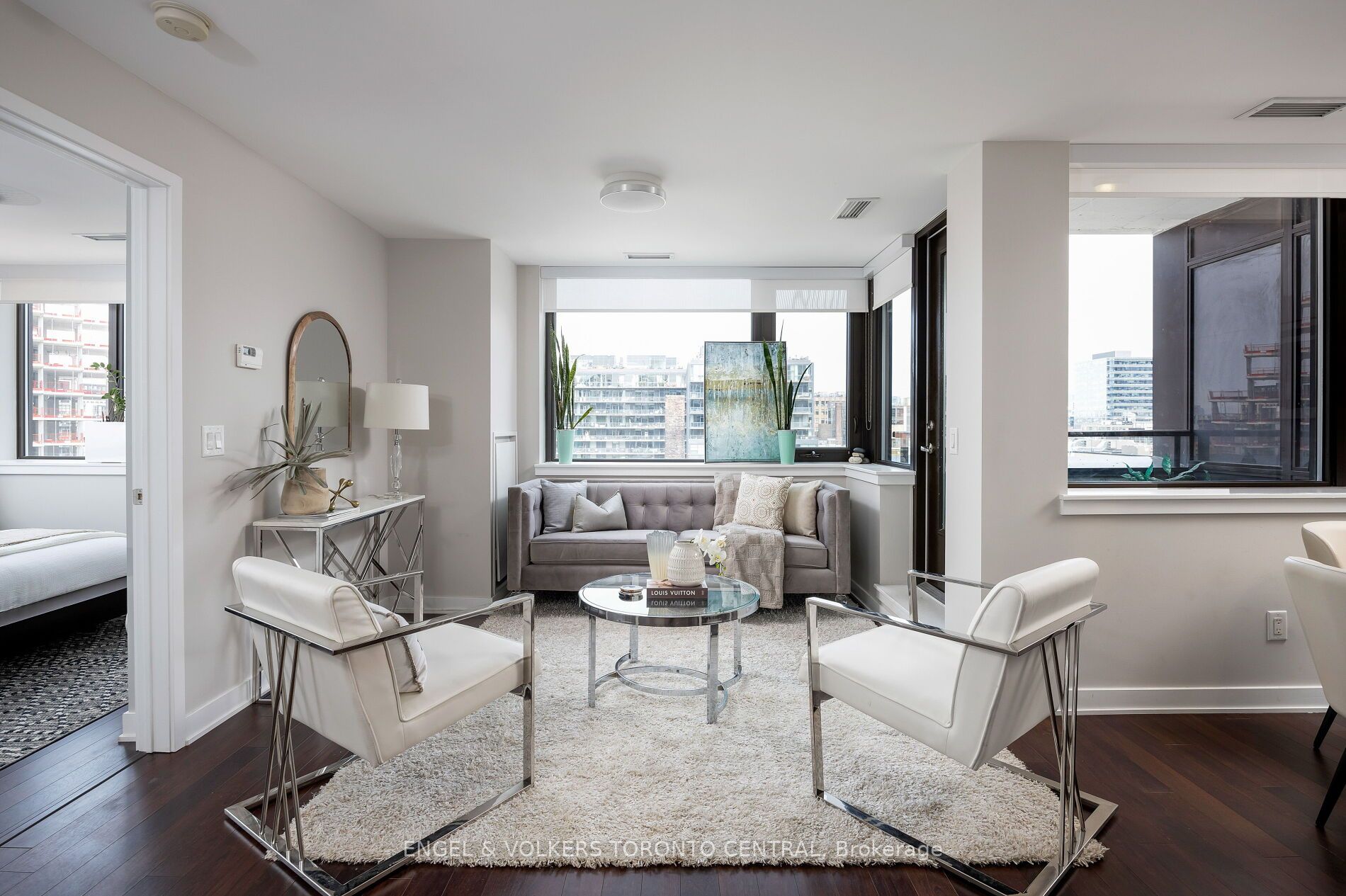 400 Wellington Street W, #1001