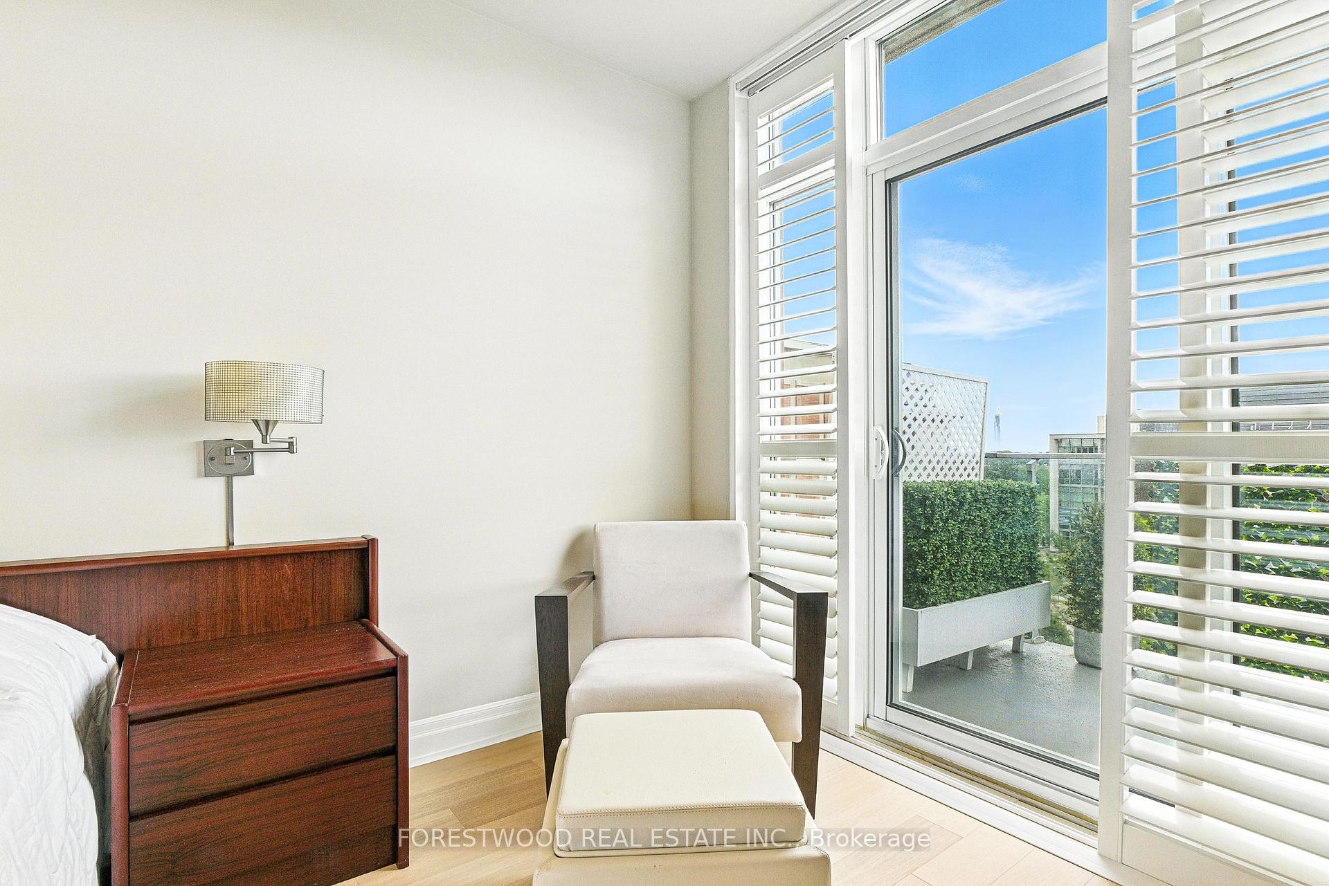 2 Bedrooms Condo at 80 Port, Mississauga For sale