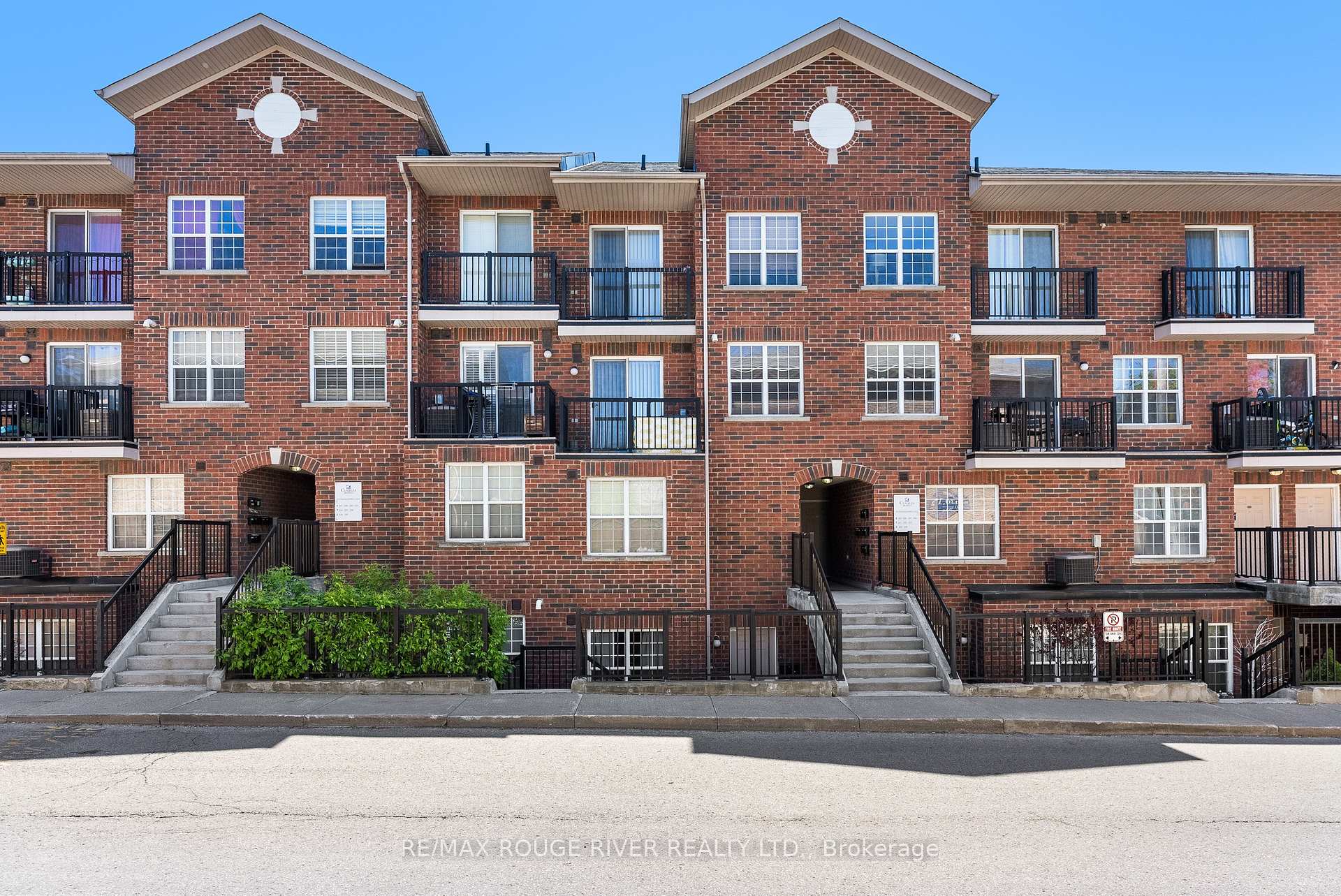 3 Bedrooms Condo at 25 Strangford, Toronto For sale