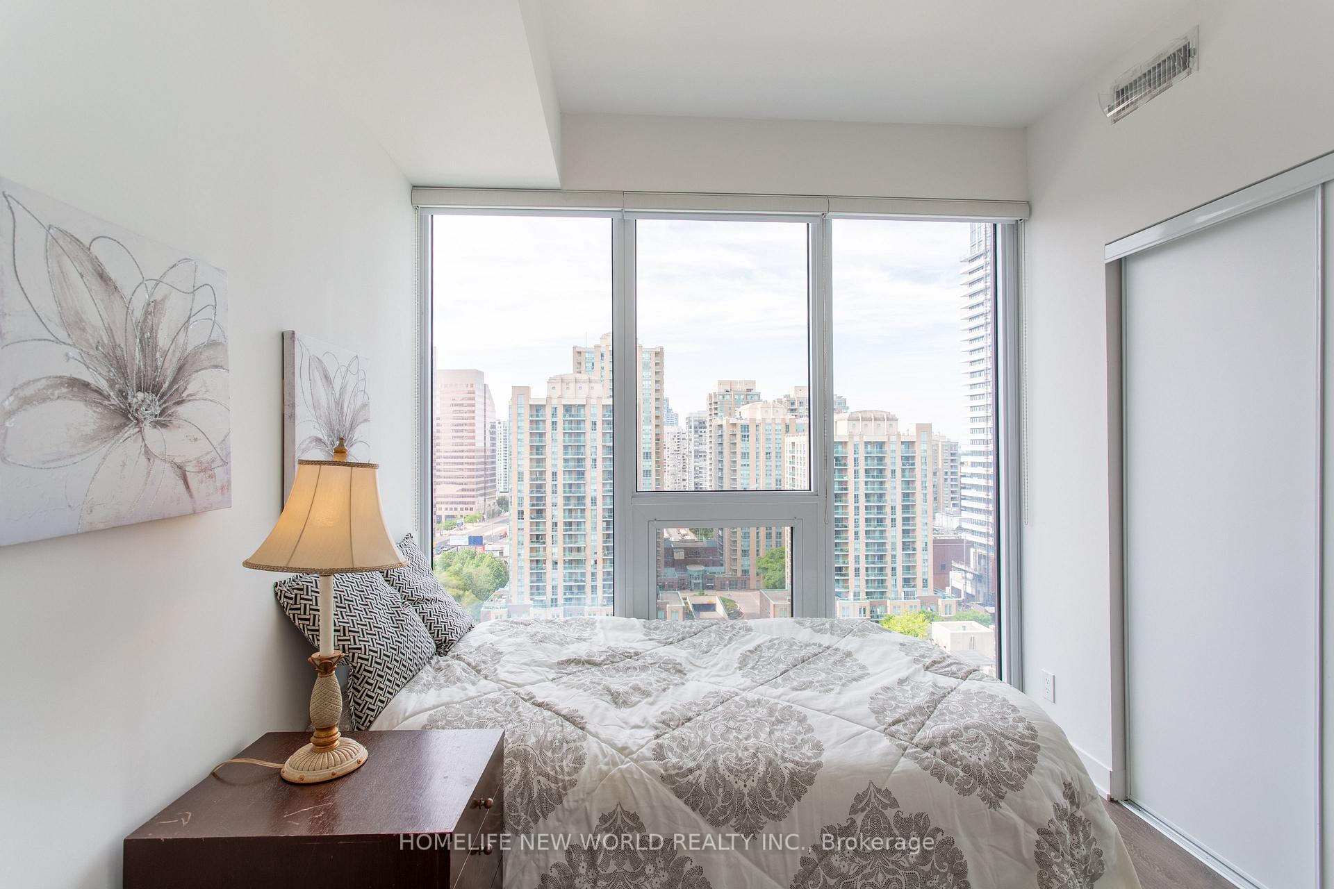 2 Bedrooms Condo at 15 Holmes, Toronto For sale
