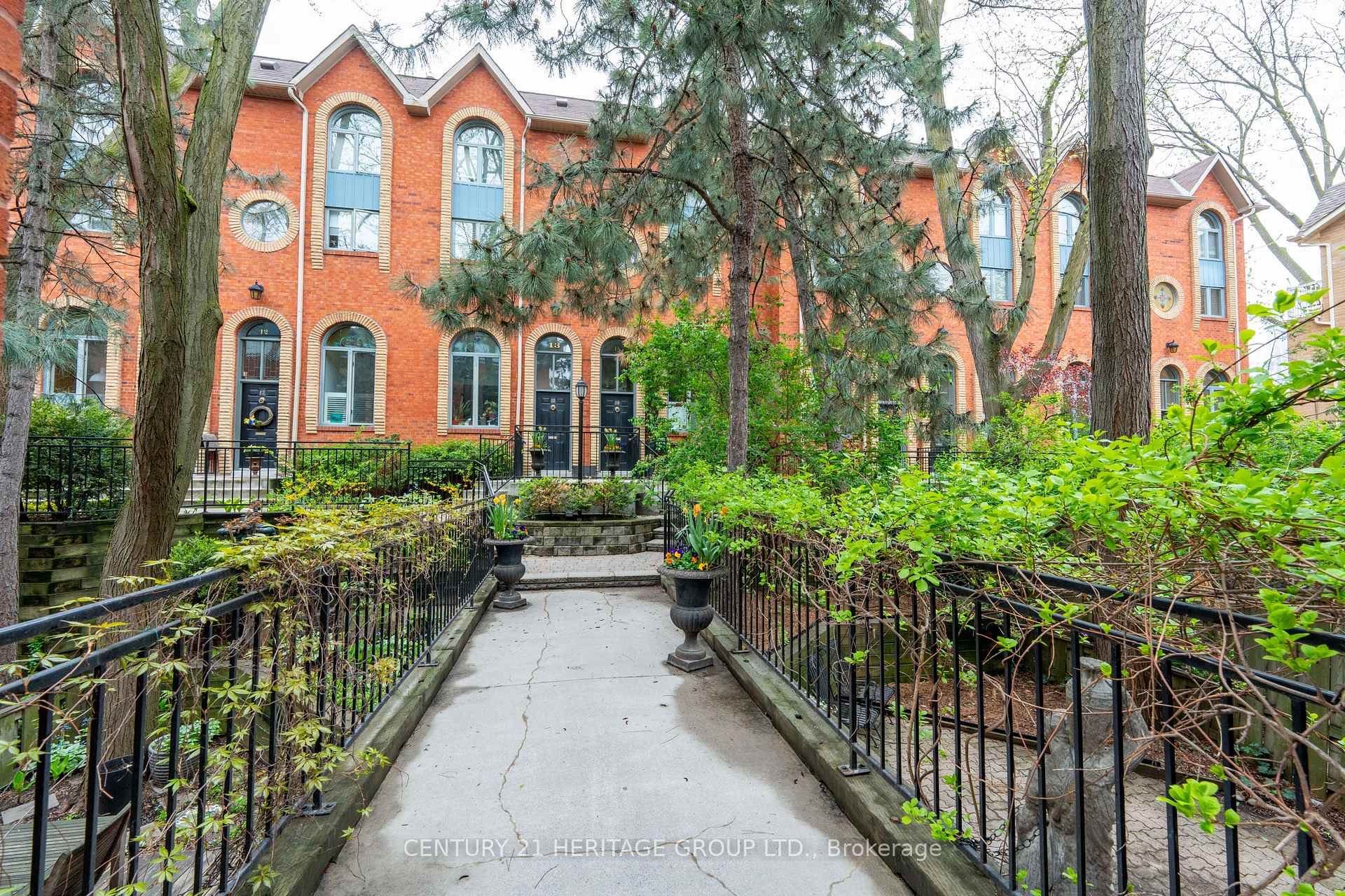 3 Bedrooms Condo at 280 Sherbourne, Toronto For sale