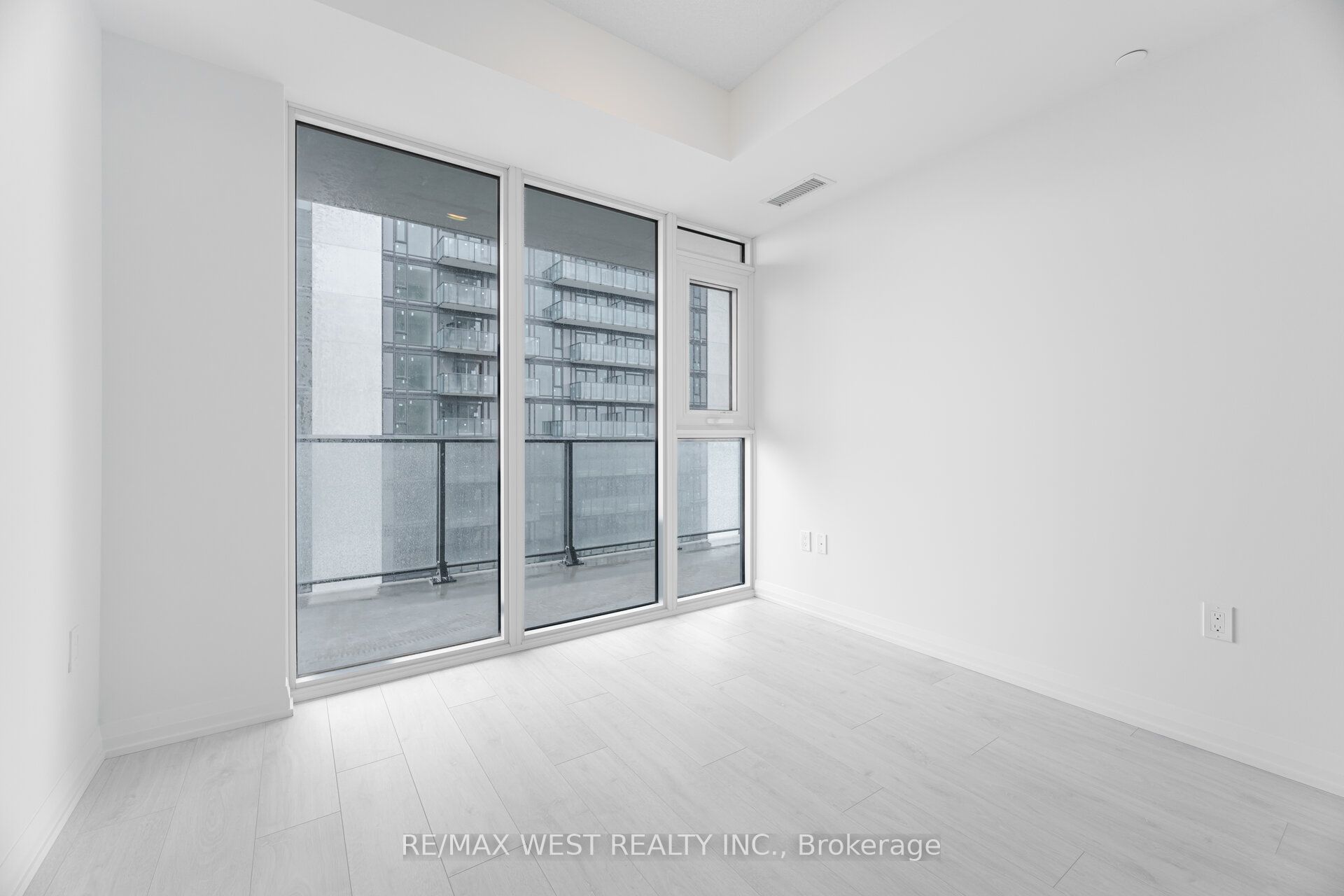 8960 Jane Street, #2201