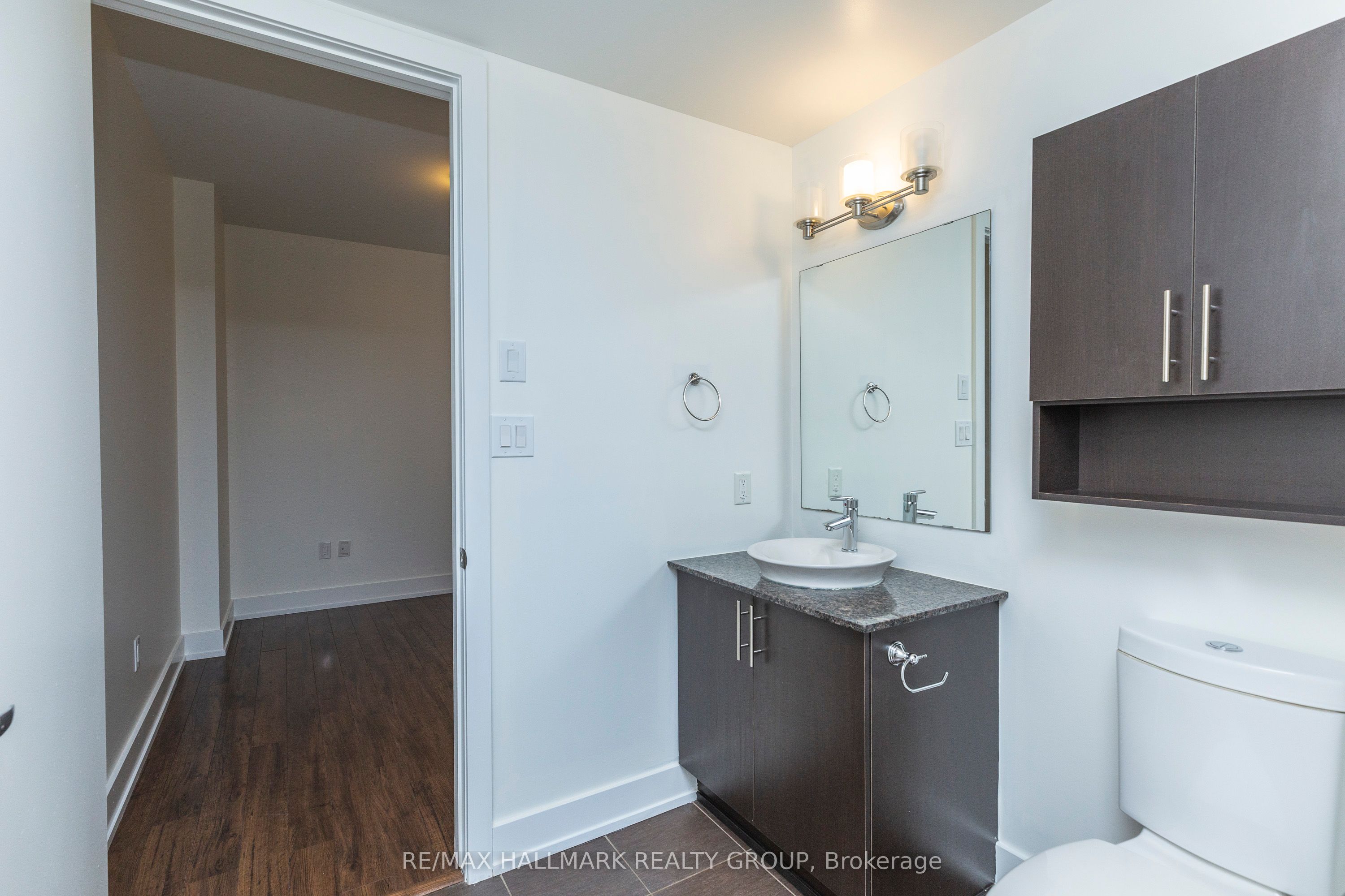100 Champagne Avenue S #403, Dows Lake - Civic Hospital and Area 4503 - West Centre Town