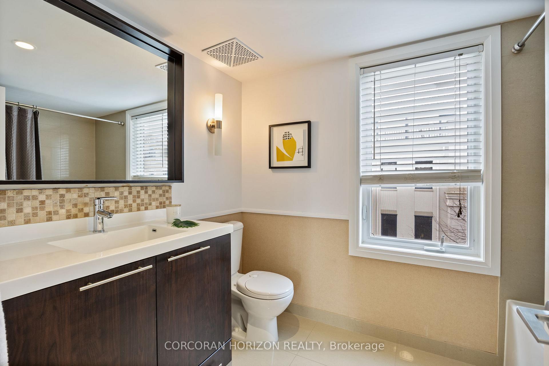 4 Bedrooms Condo at 9 Oakburn, Toronto For sale