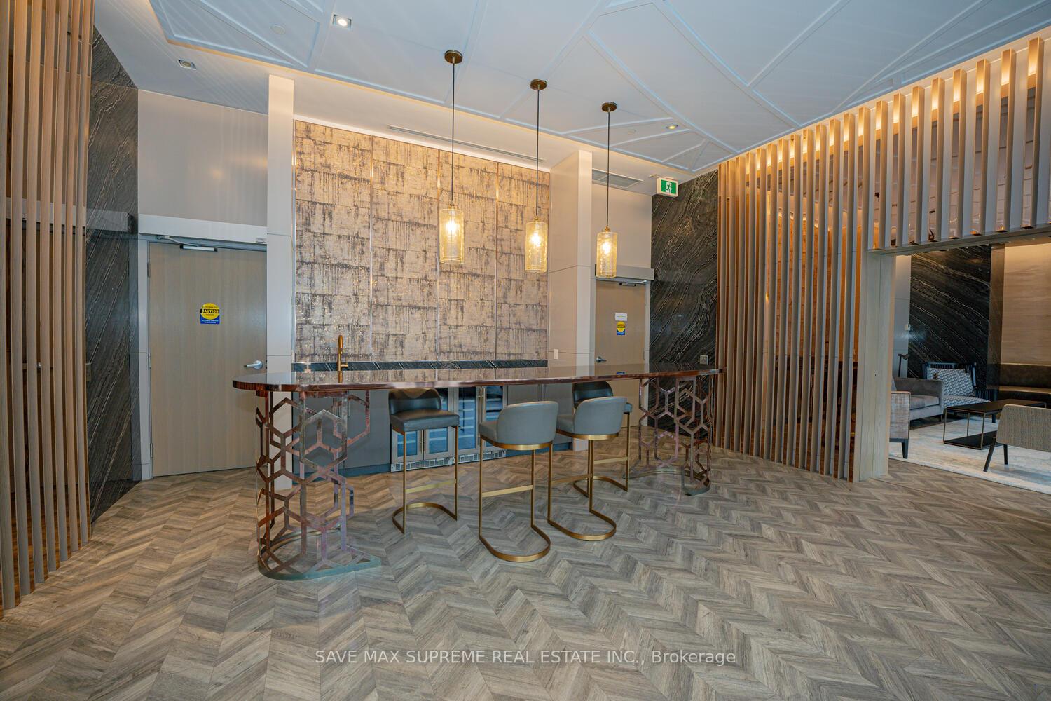 2 Bedrooms Condo at 7 Kenaston, Toronto For sale