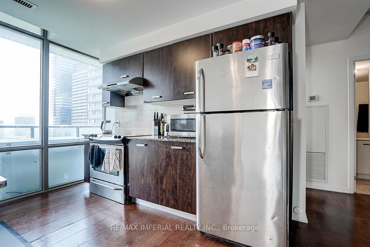 4 Bedrooms Condo at 832 Bay, Toronto For sale