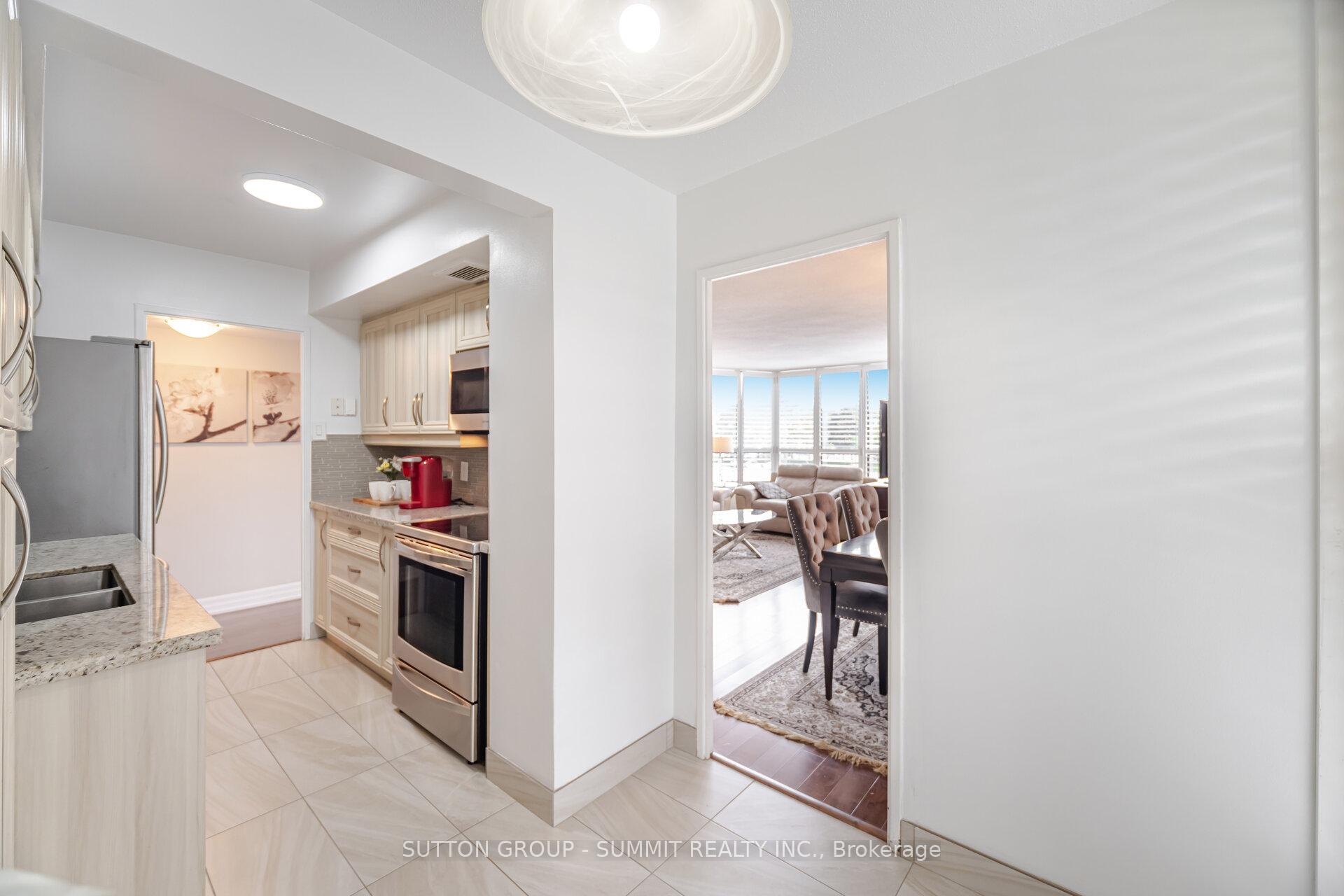 3 Bedrooms Condo at 1333 Bloor, Mississauga For sale