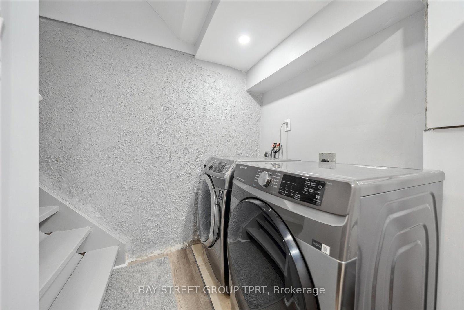 4 Bedrooms Condo at 16 Bur Oak, Toronto For sale