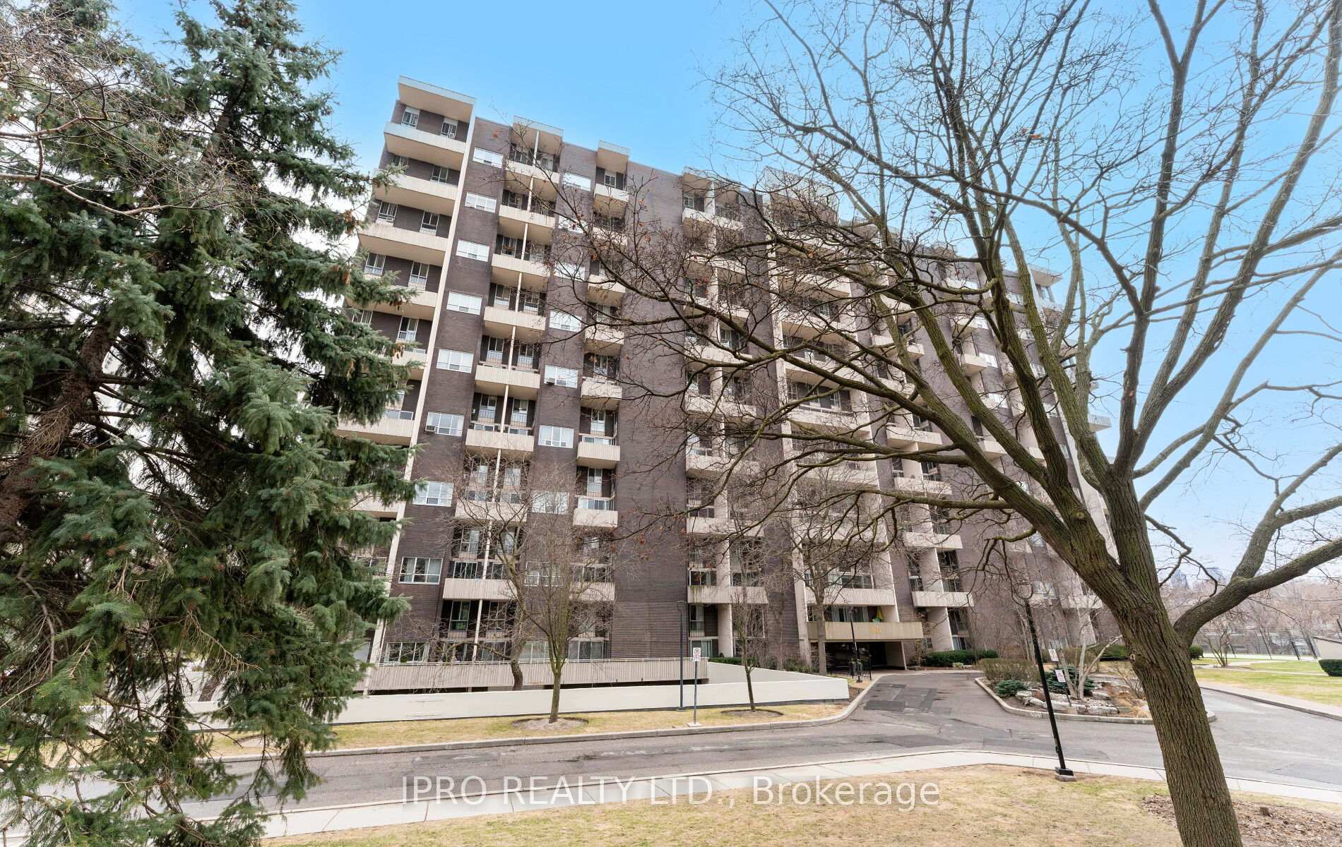4 Bedrooms Condo at 60 Southport, Toronto For sale