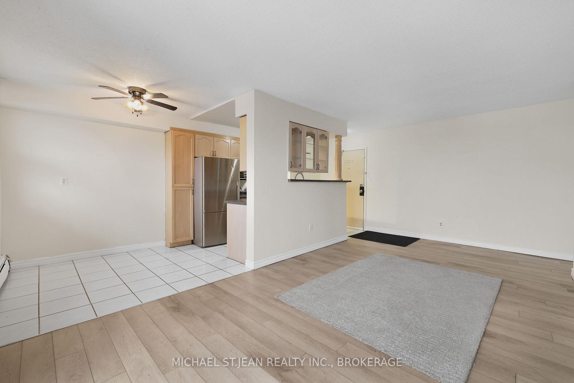 2 Bedrooms Condo at 851 Queenston,  Hamilton For sale