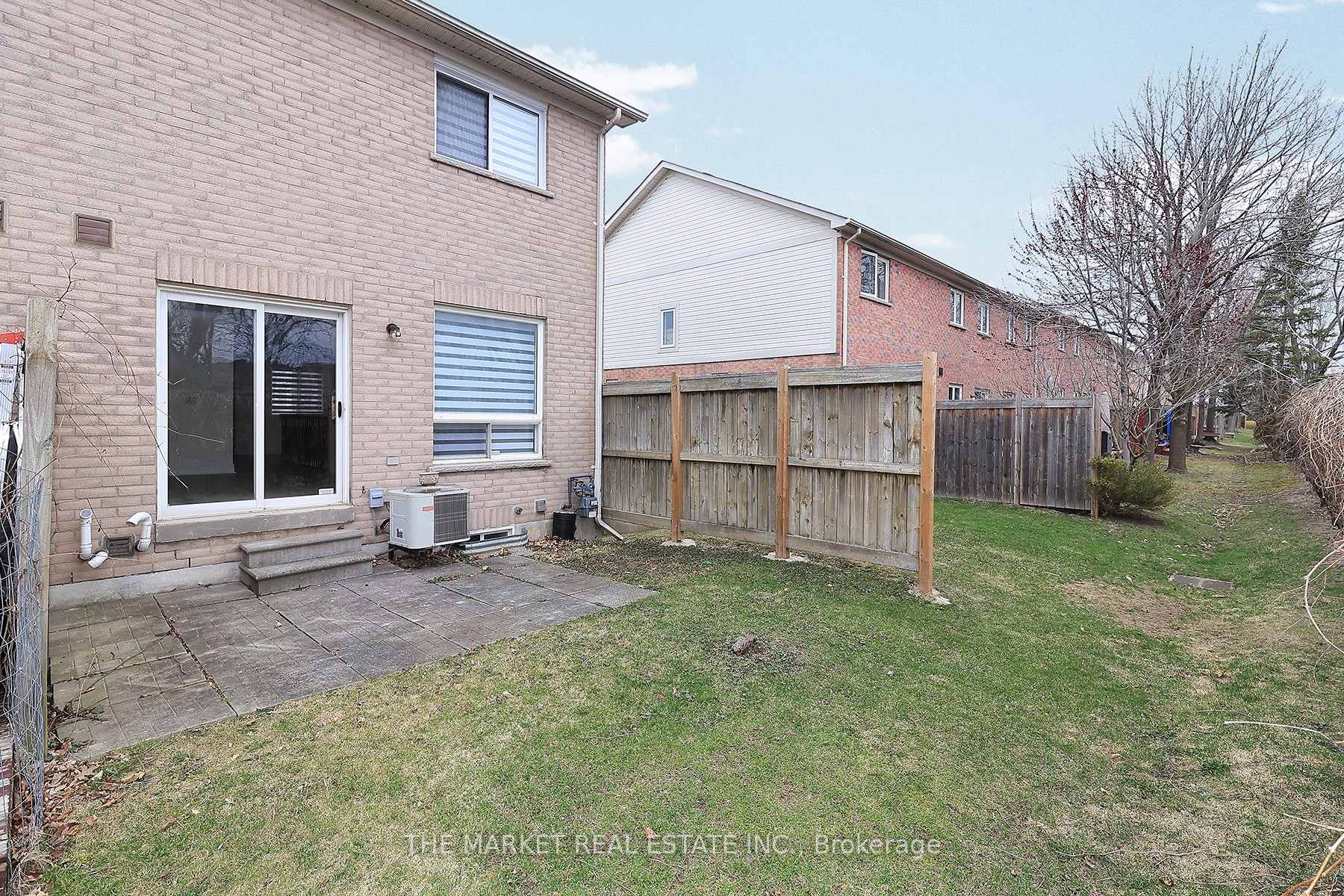 3 Bedrooms Condo at 7190 Atwood, Mississauga For sale