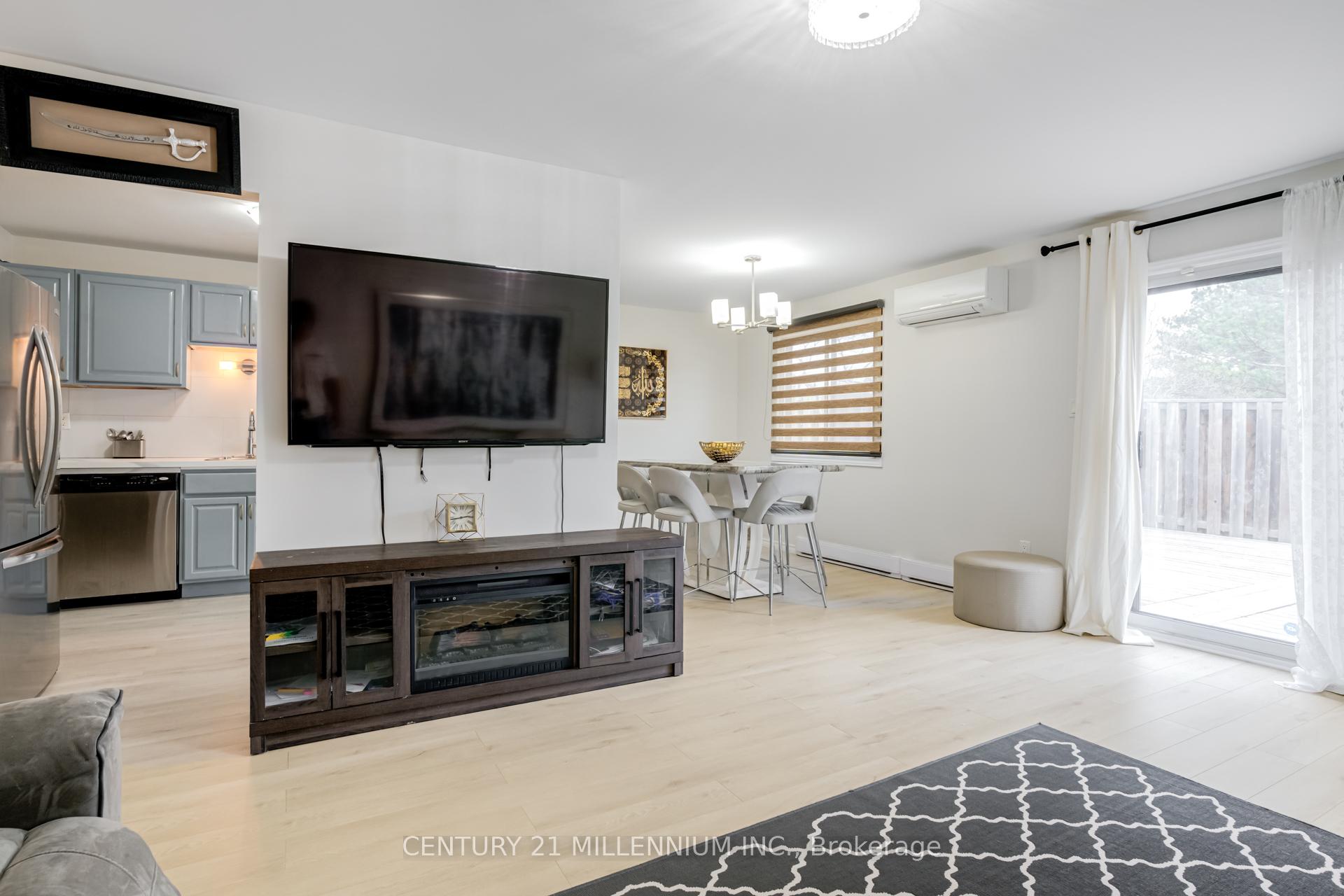 3 Bedrooms Condo at 6797 Formentera, Mississauga For sale