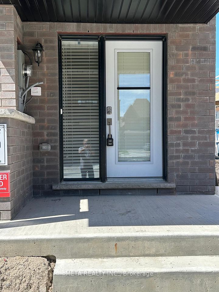1138 greentree Path, Oshawa, ON L1H 8L7