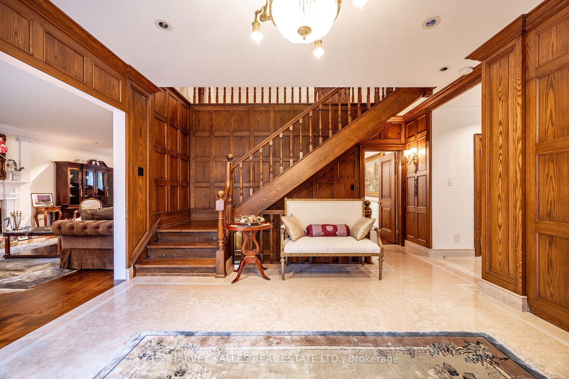 6 Versailles Court