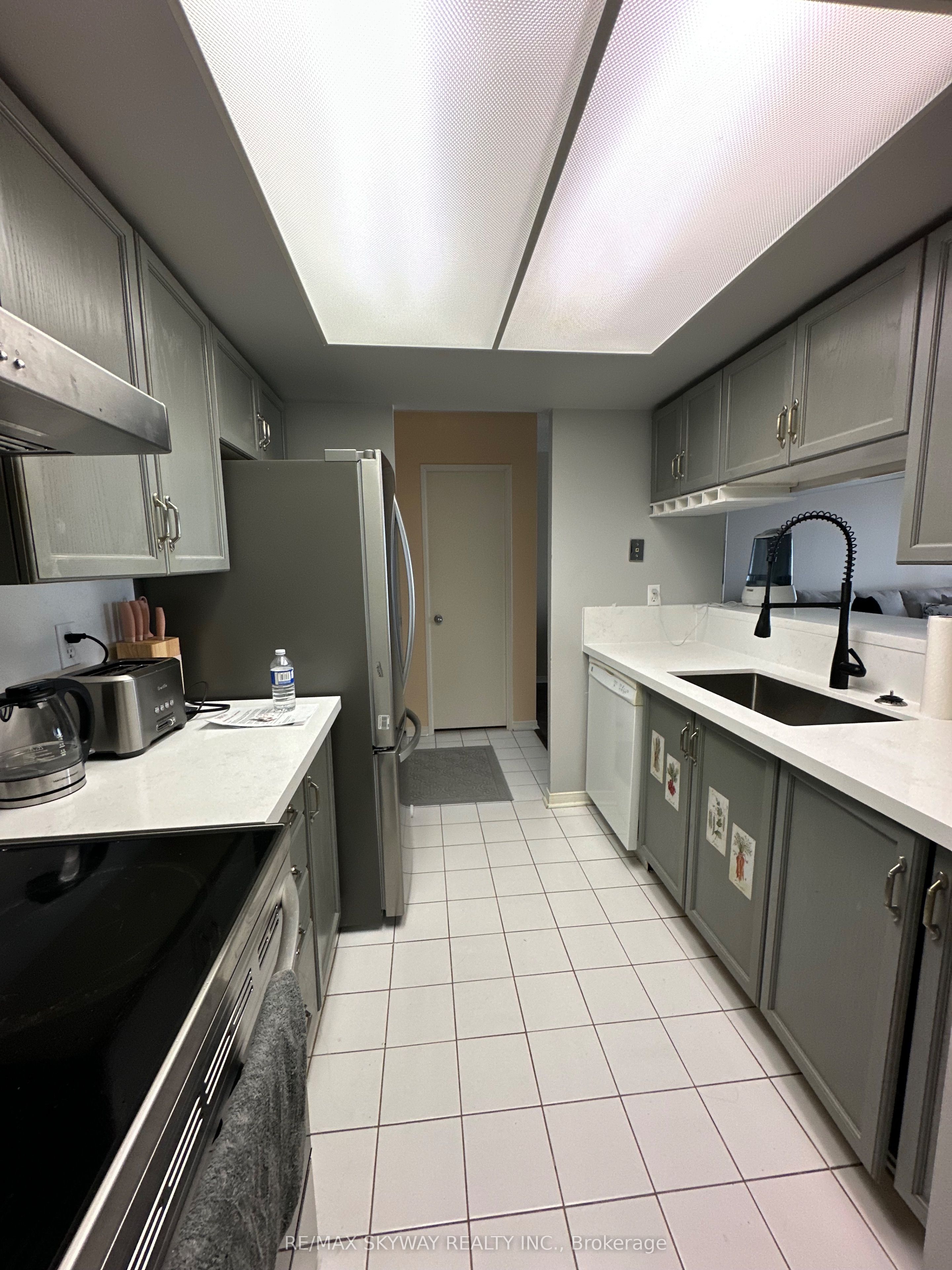 75 King Street E, #1104