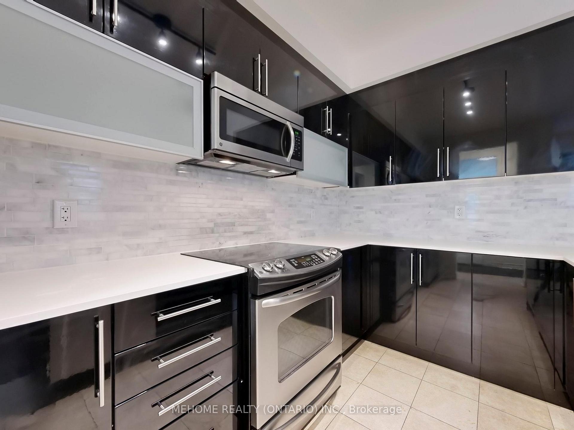 3 Bedrooms Condo at 7 Brighton, Vaughan For sale
