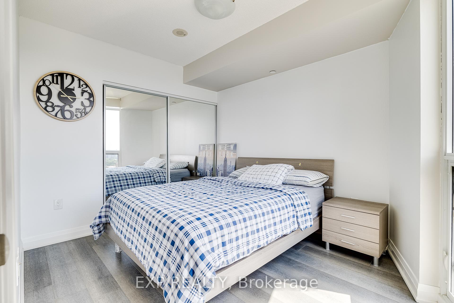 2 Bedrooms Condo at 9 Valhalla Inn,  Toronto For sale