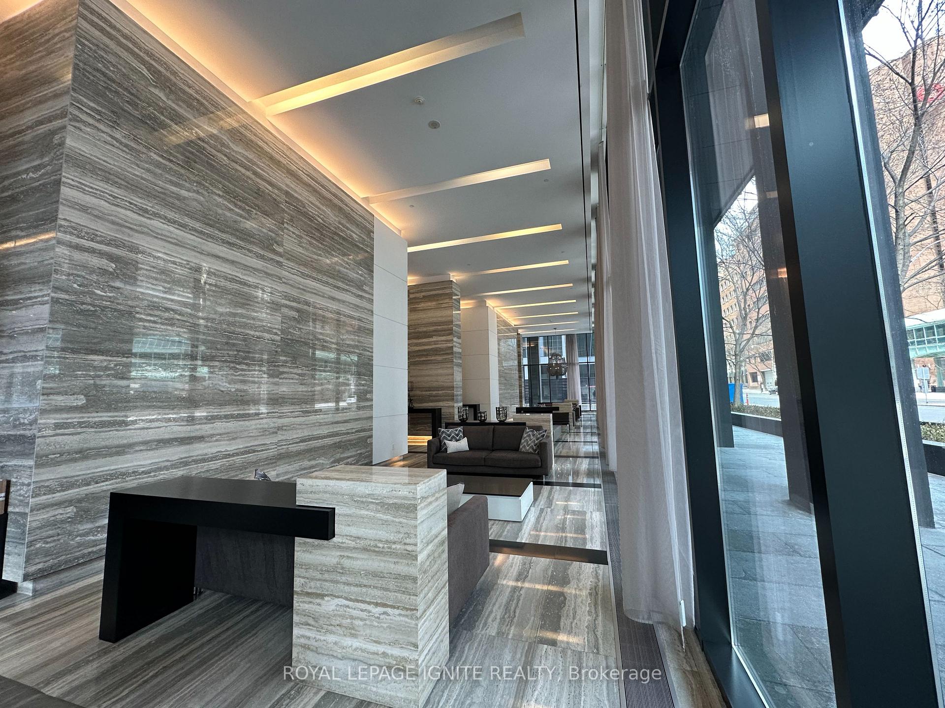 2 Bedrooms Condo at 110 Charles, Toronto For sale