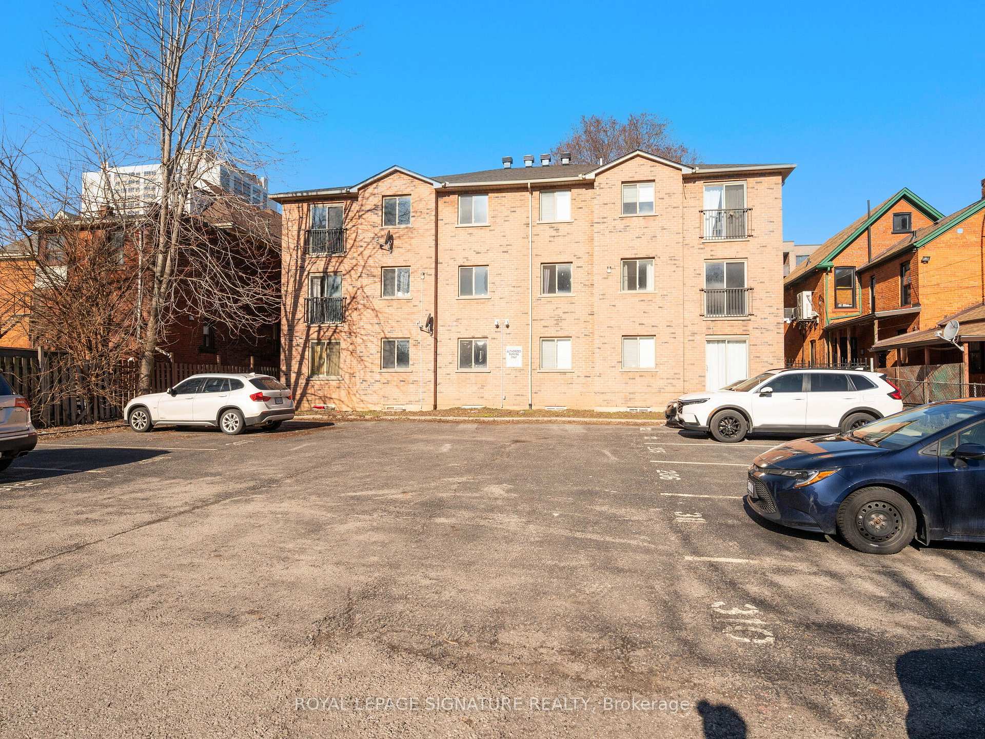 2 Bedrooms Condo at 28 Victoria, Hamilton For sale