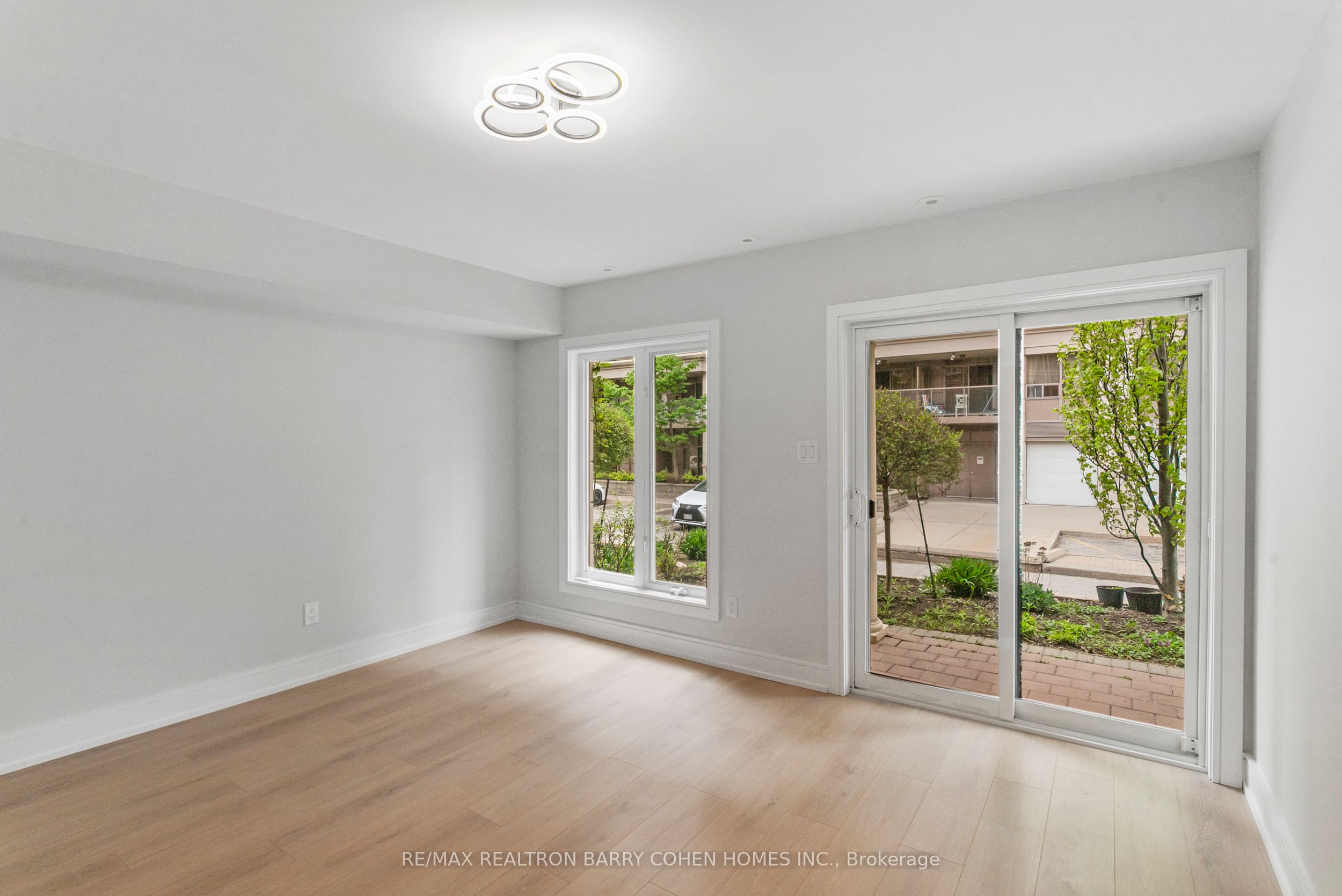 21 Galleria Parkway, #21