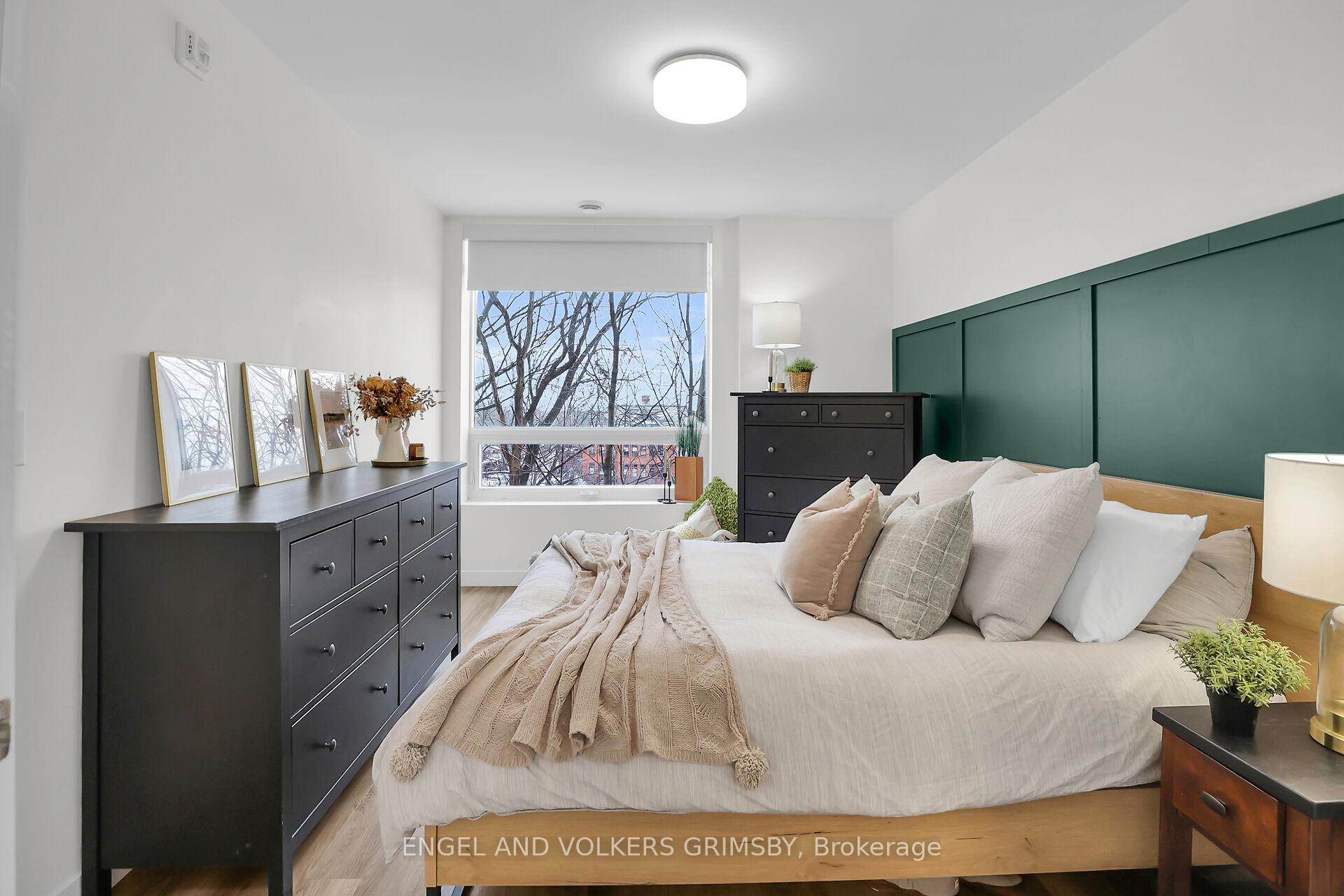 2 Bedrooms Condo at 479 Charlton,  Hamilton For sale