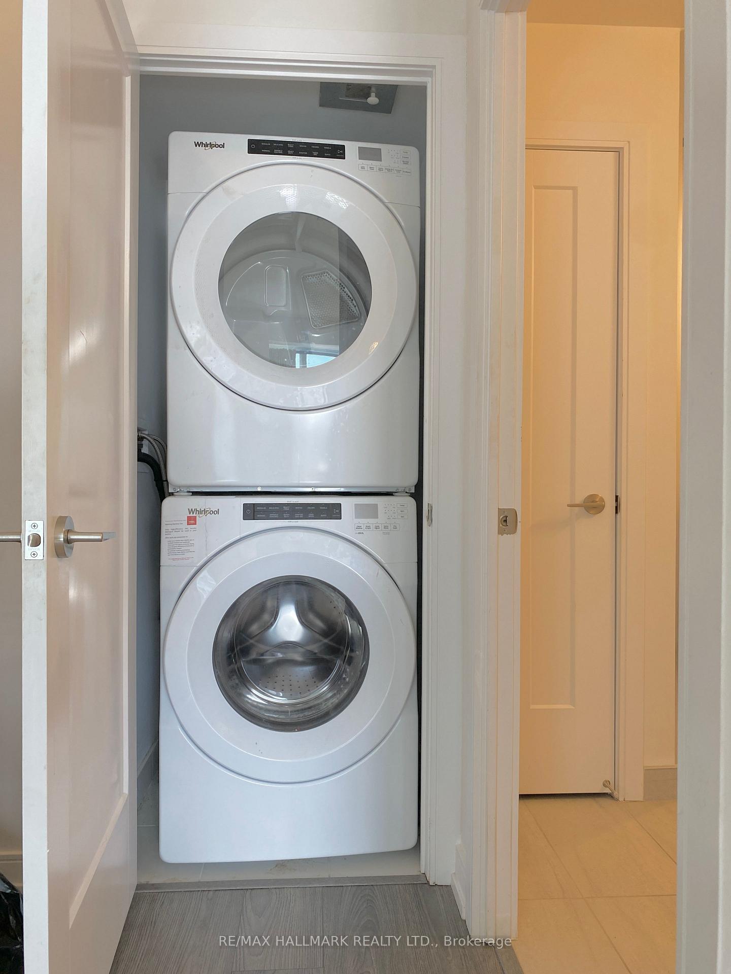 2 Bedrooms Condo at 225 Village Green, Toronto For sale