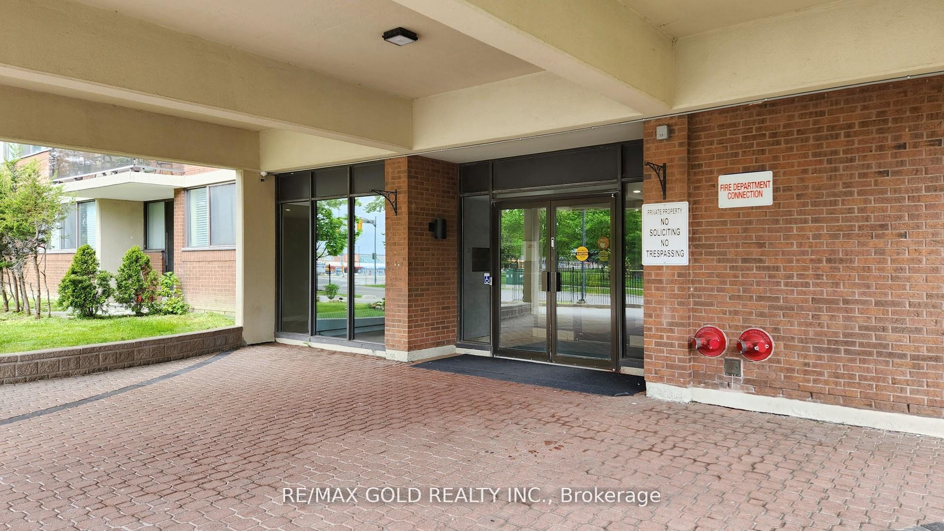 2 Bedrooms Condo at 99 Blackwell, Toronto For sale