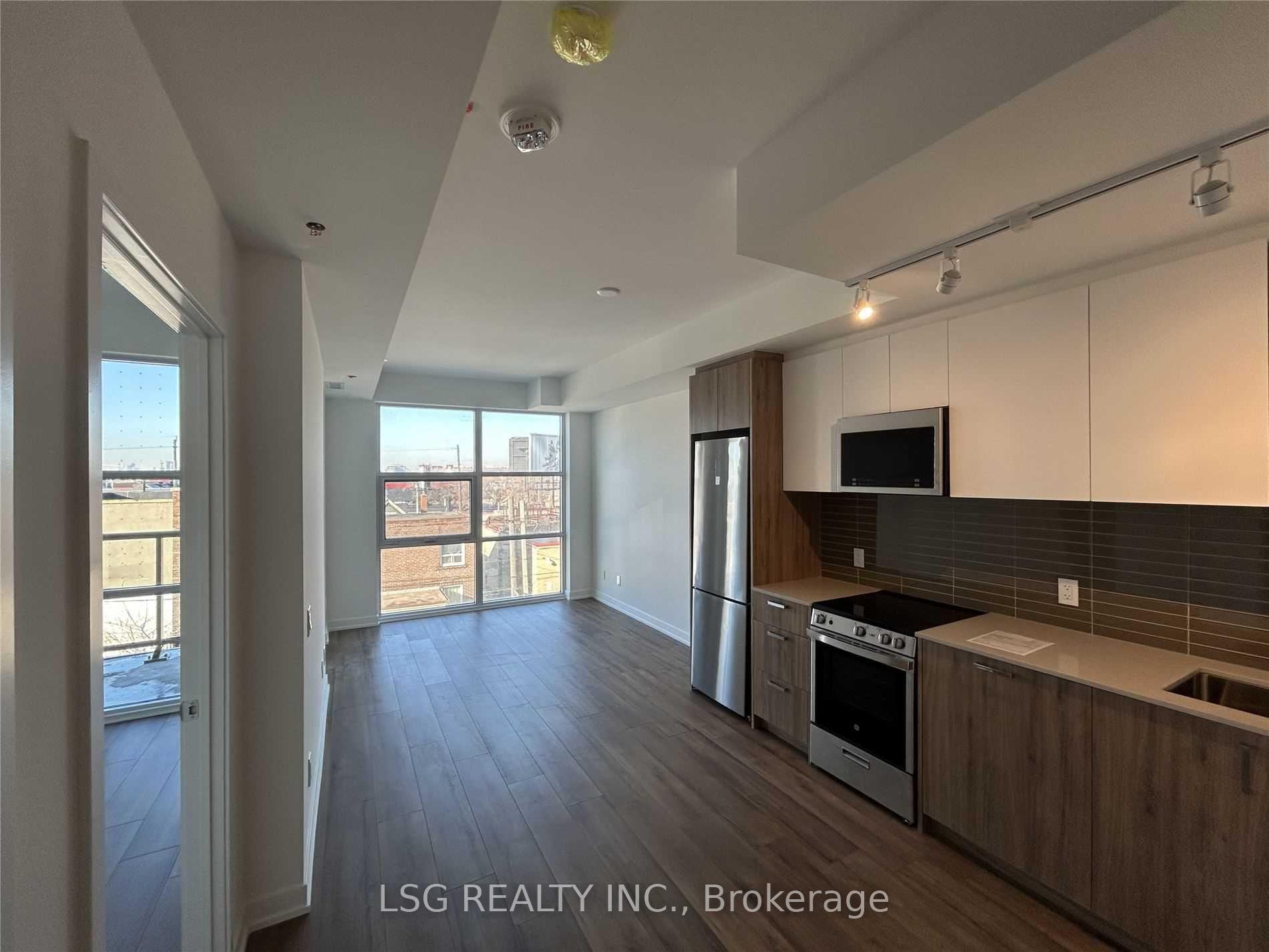 2 Bedrooms Condo at 1787 St Clair, Toronto For sale