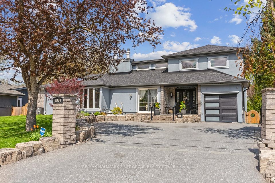 1901 Spruce Hill
