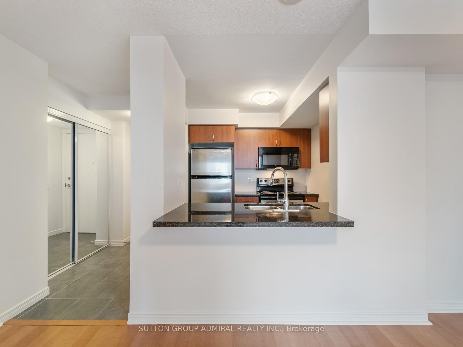 2 Bedrooms Condo at 60 Heintzman, Toronto For sale