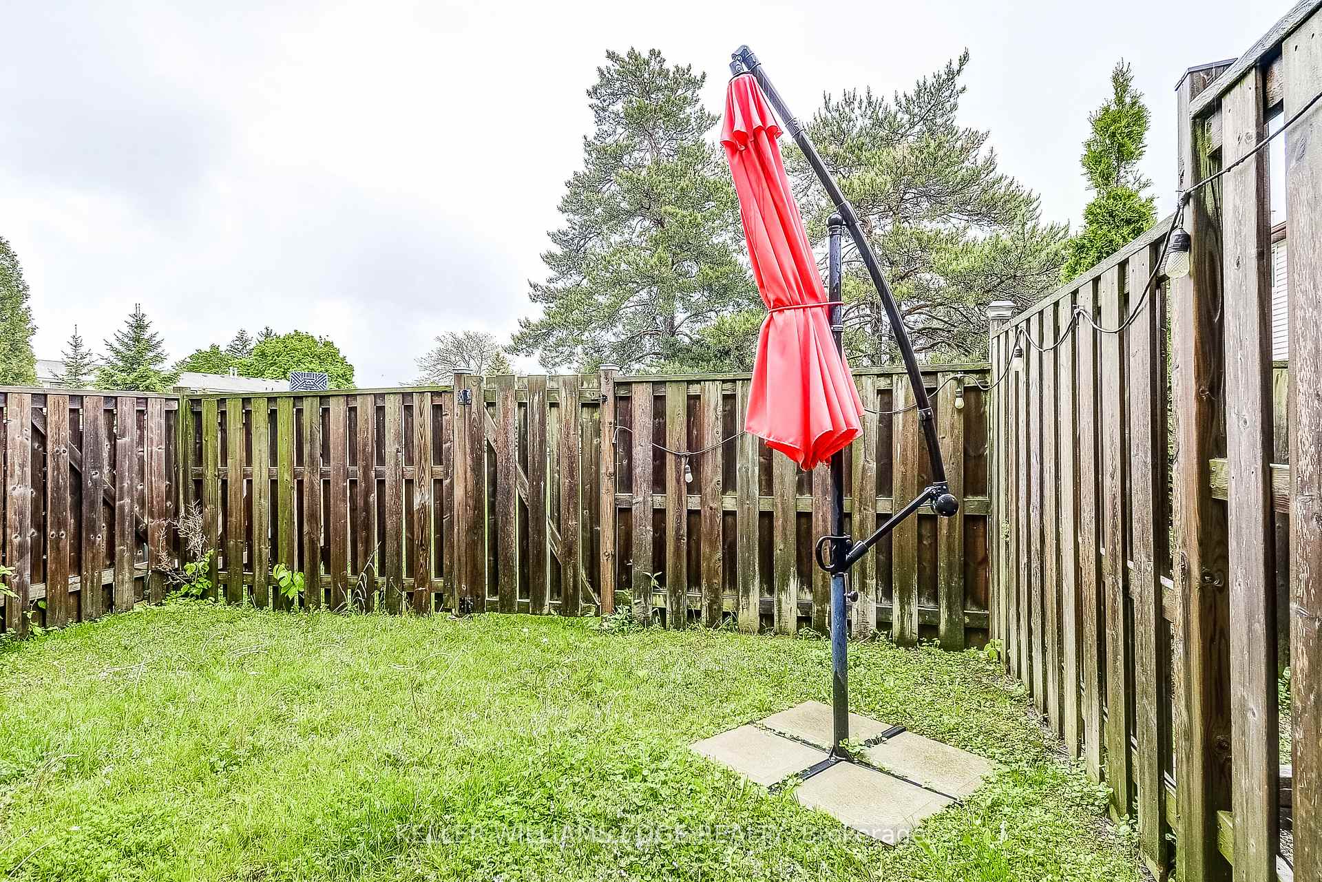 3 Bedrooms Condo at 1350 Limeridge, Hamilton For sale