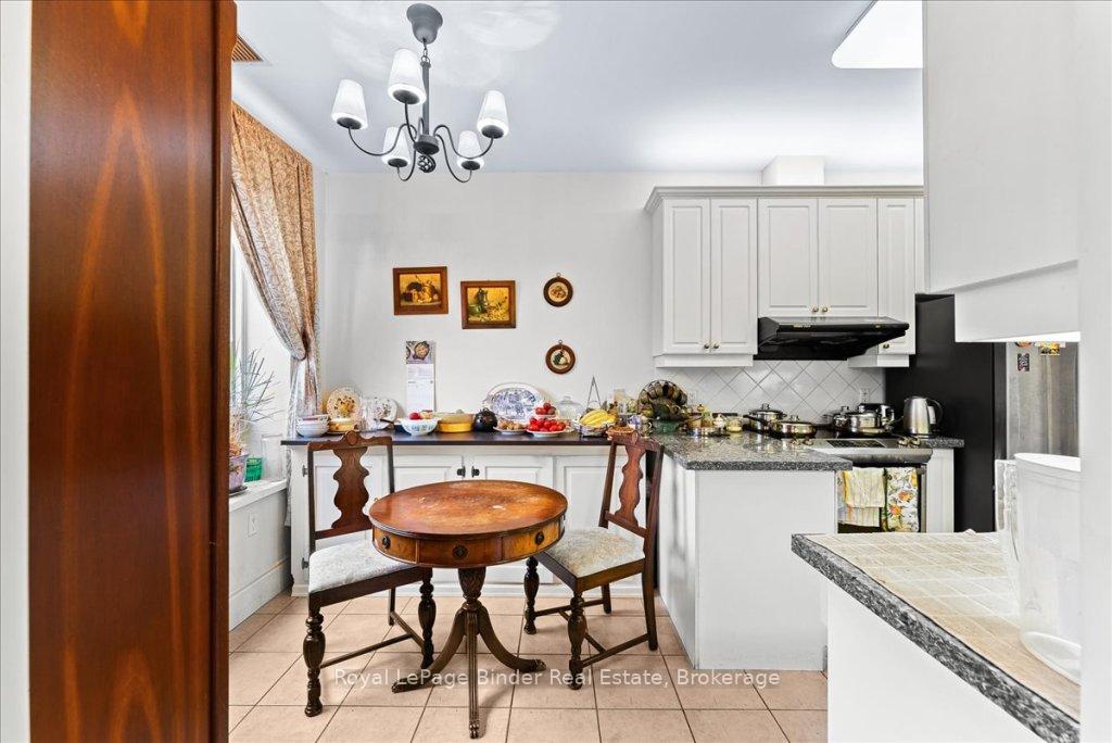 3 Bedrooms Condo at 88 Grandview,  Toronto For sale
