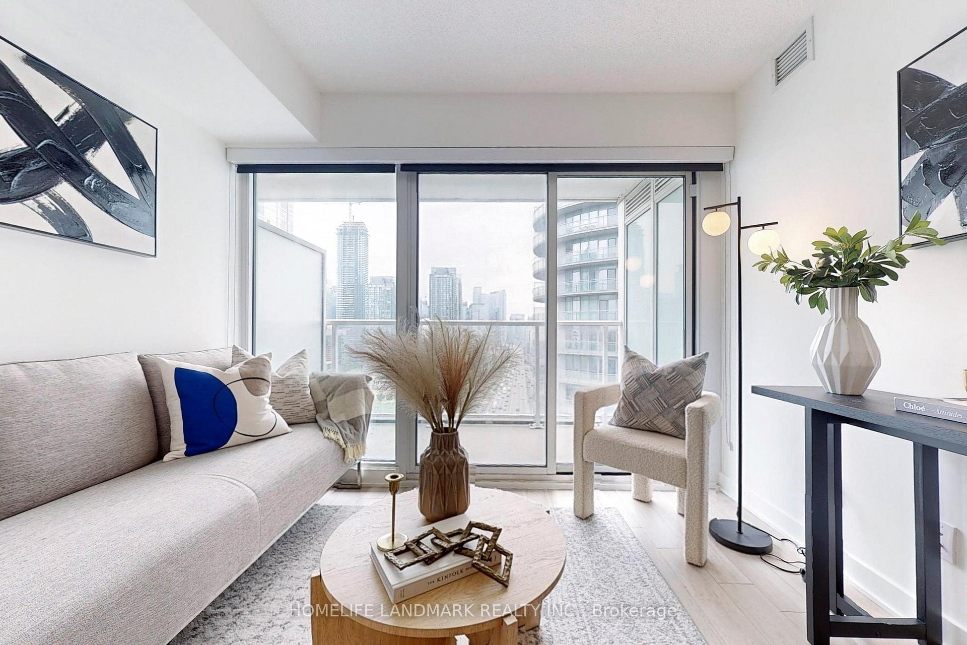 2 Bedrooms Condo at 17 Bathurst, Toronto For sale