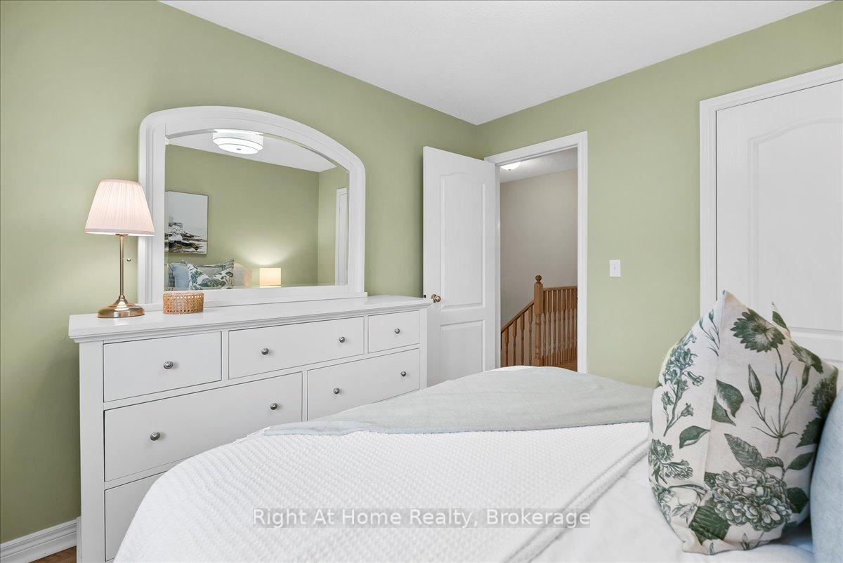 2 Bedrooms Condo at 2250 Rockingham, Oakville For sale