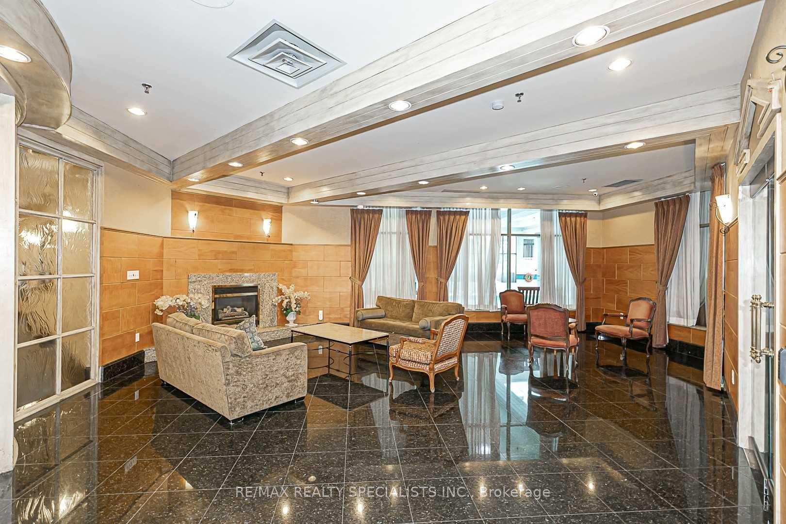 3 Bedrooms Condo at 168 Bonis, Toronto For sale