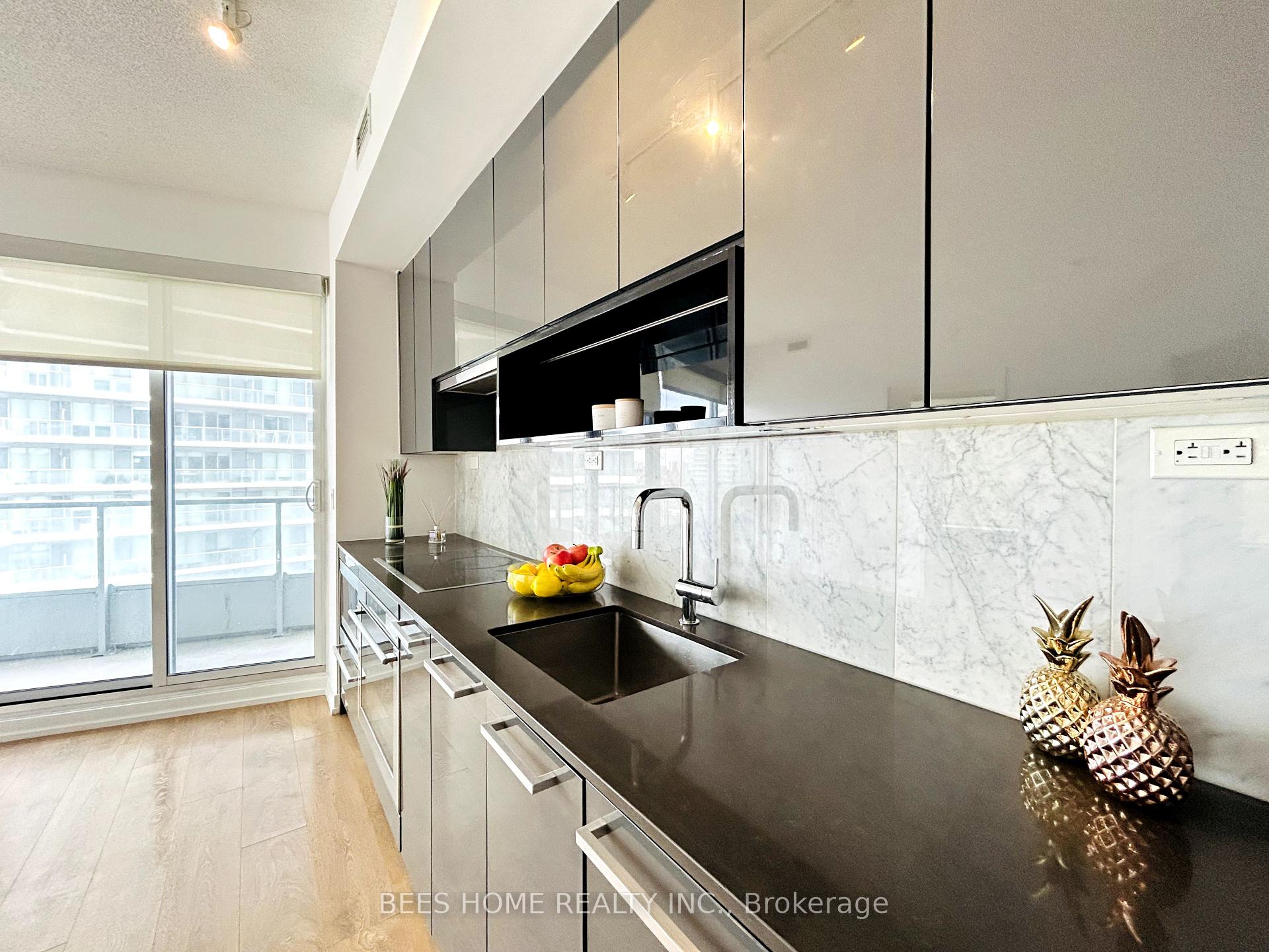 2 Bedrooms Condo at 115 McMahon, Toronto For sale