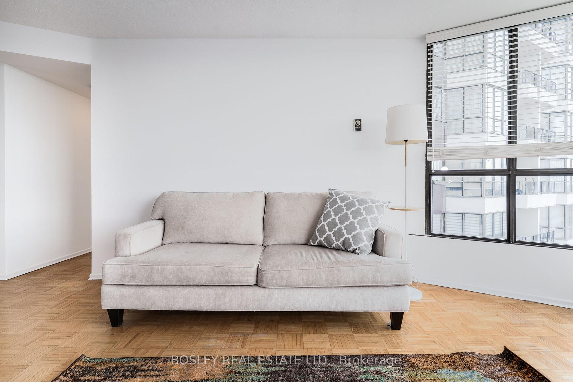 1 Bedroom Condo at 1333 Bloor, Mississauga For sale