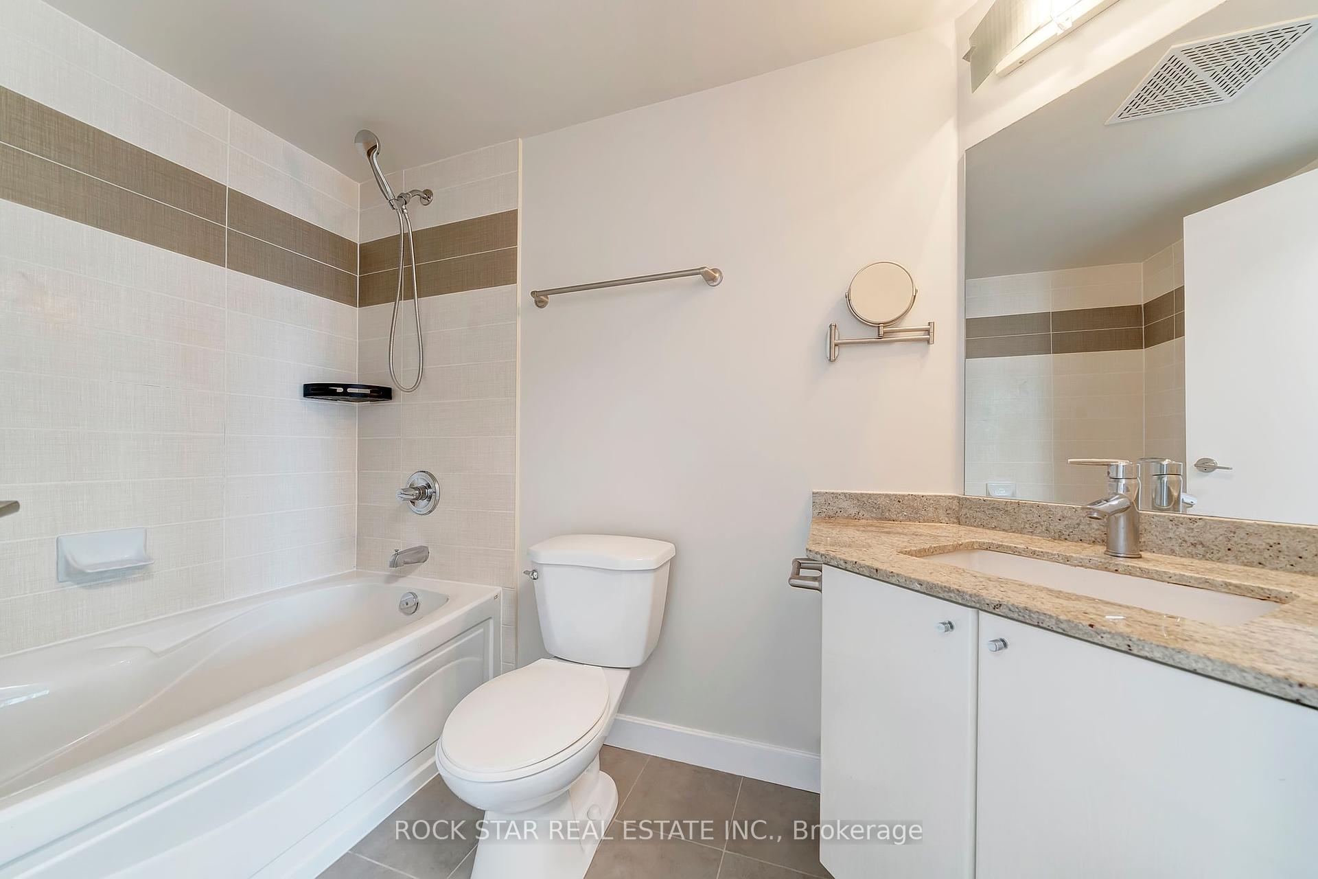 2 Bedrooms Condo at 18 Harbour,  Toronto For sale