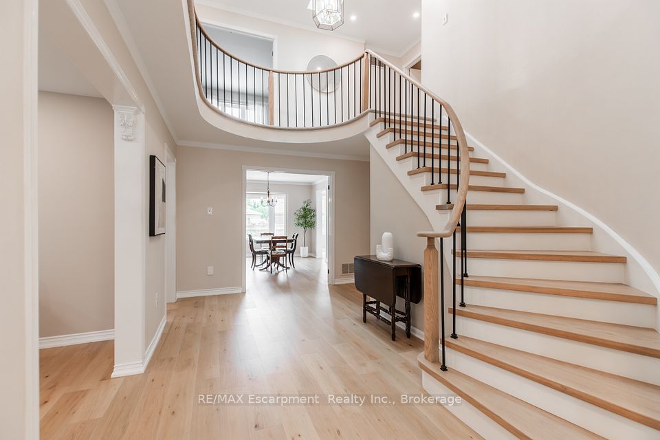 461 Golden Oak Drive, Oakville, ON L6H 3Y3