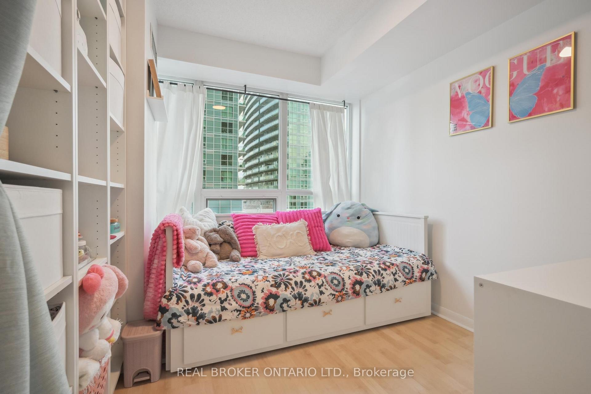 3 Bedrooms Condo at 185 Legion, Toronto For sale