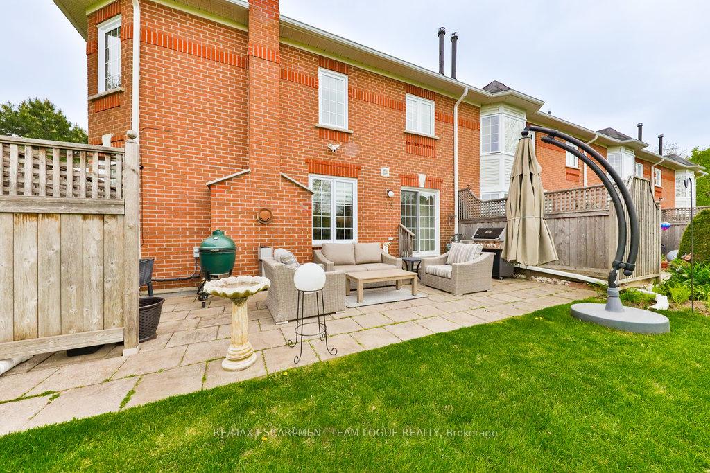 4 Bedrooms Condo at 2145 Country Club, Burlington For sale