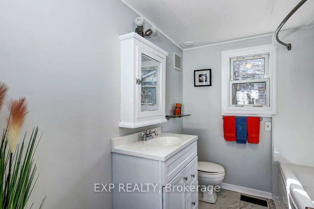 33 Vanier Road, BellsCornersandSouthtoFallowfield, ON K2H 7P6