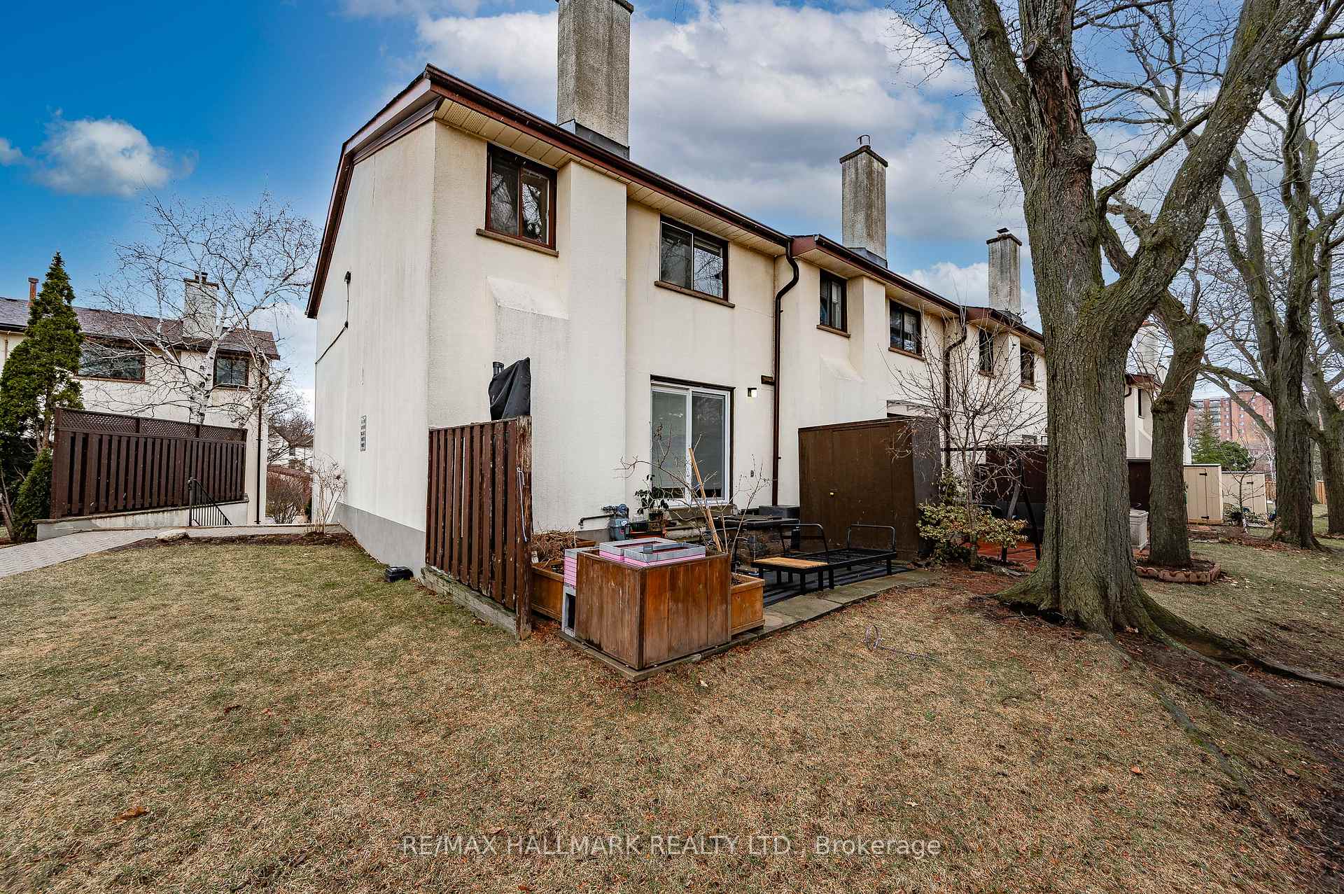 3 Bedrooms Condo at 6679 Shelter Bay,  Mississauga For sale