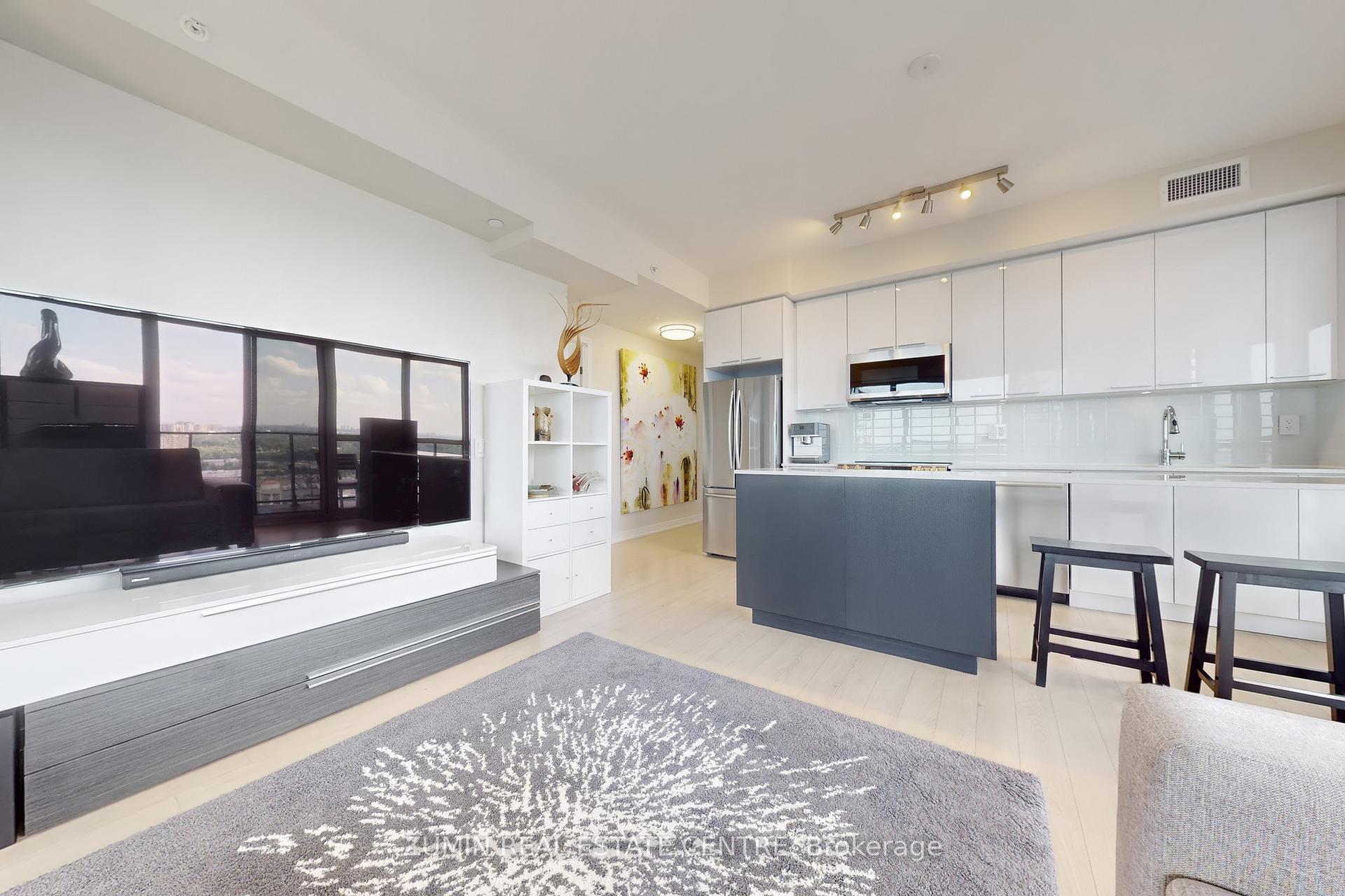 3 Bedrooms Condo at 10 Park Lawn, Toronto For sale