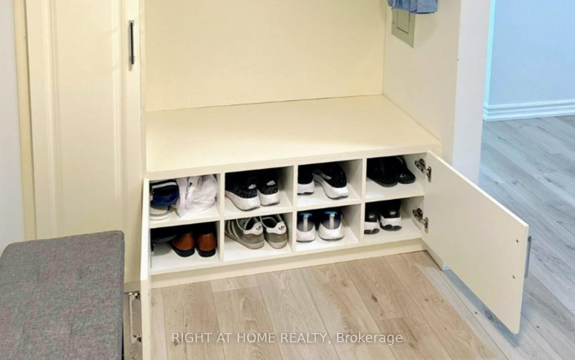 3 Bedrooms Condo at 75 Bamburgh, Toronto For sale