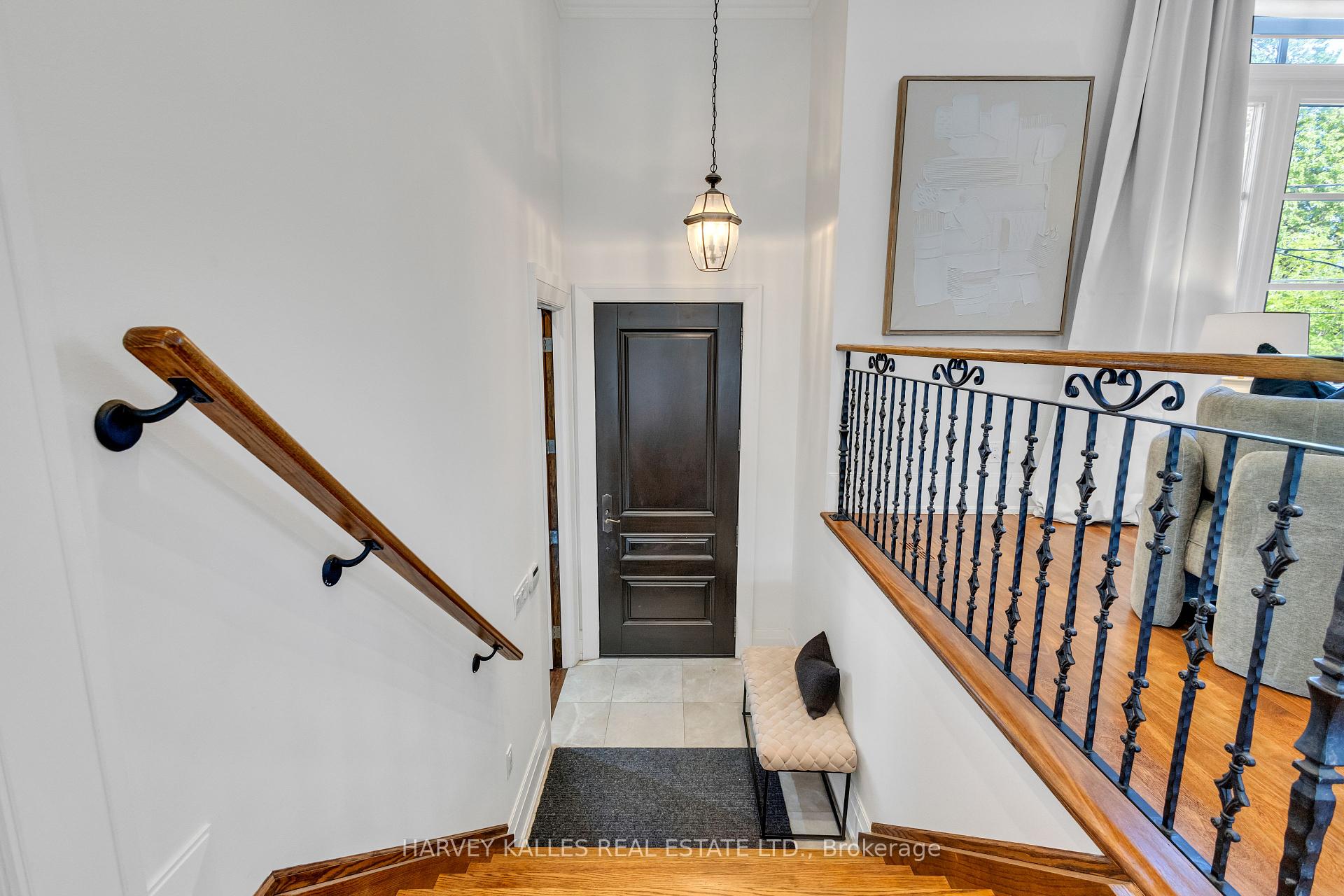 10 Easton Road