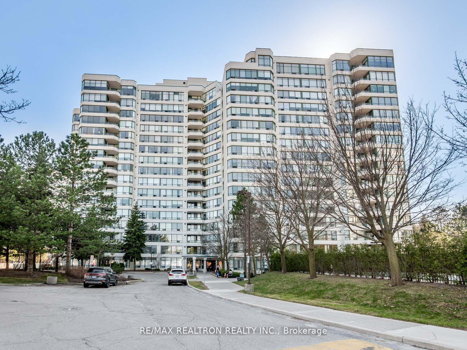 2 Bedrooms Condo at 110 Promenade, Vaughan For sale