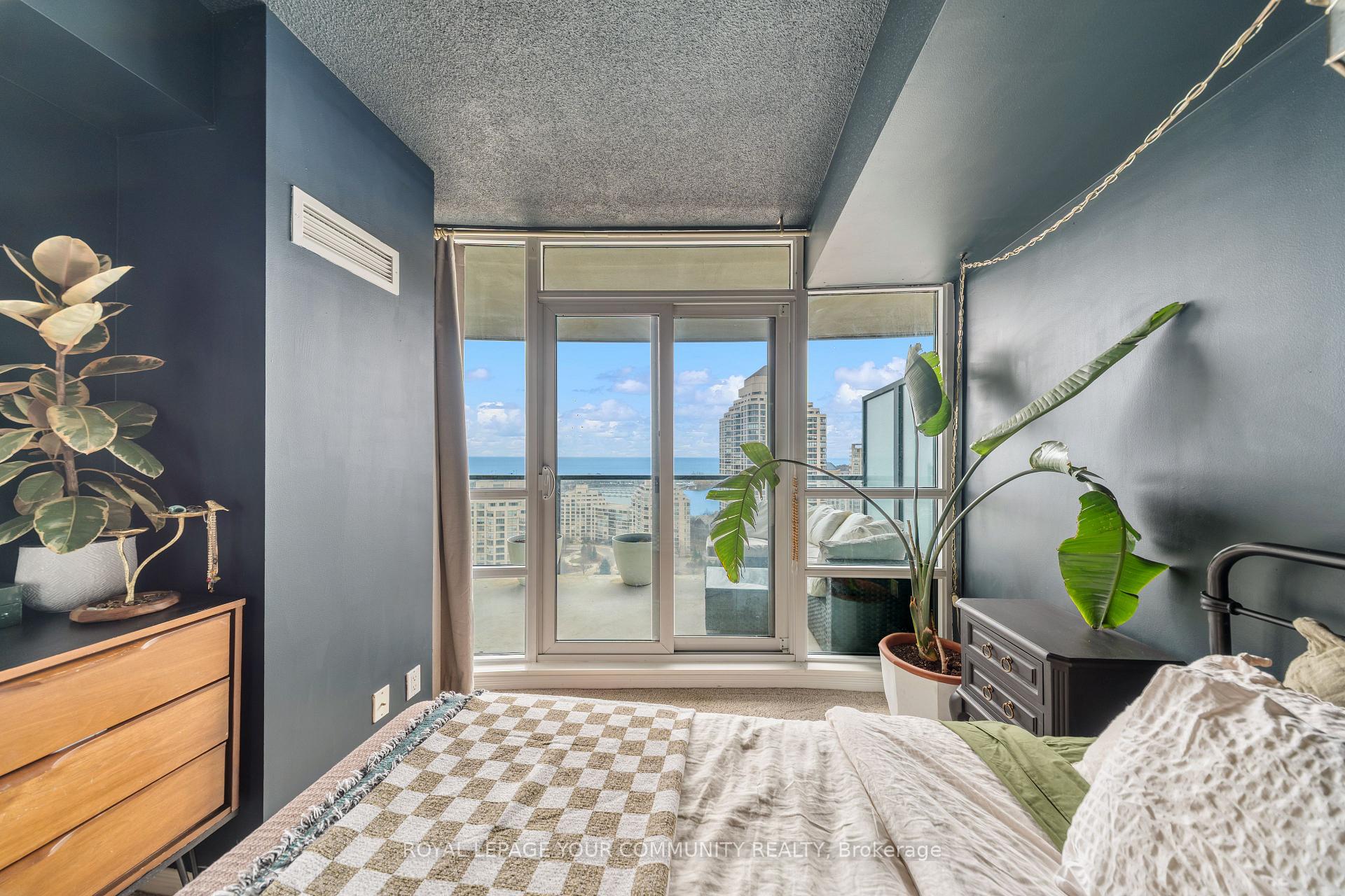 2 Bedrooms Condo at 15 Legion, Toronto For sale