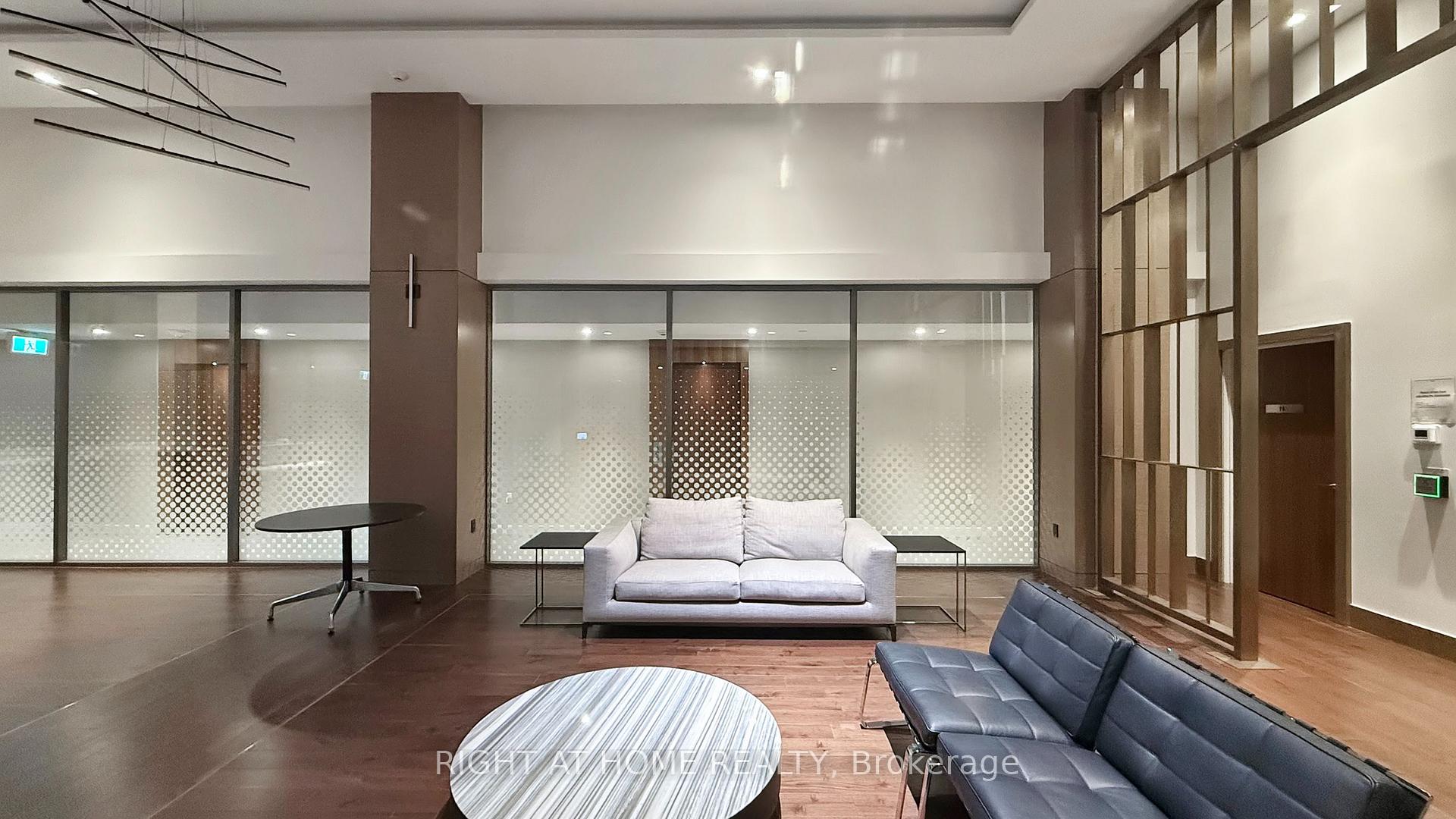2 Bedrooms Condo at 15 Queens, Toronto For sale